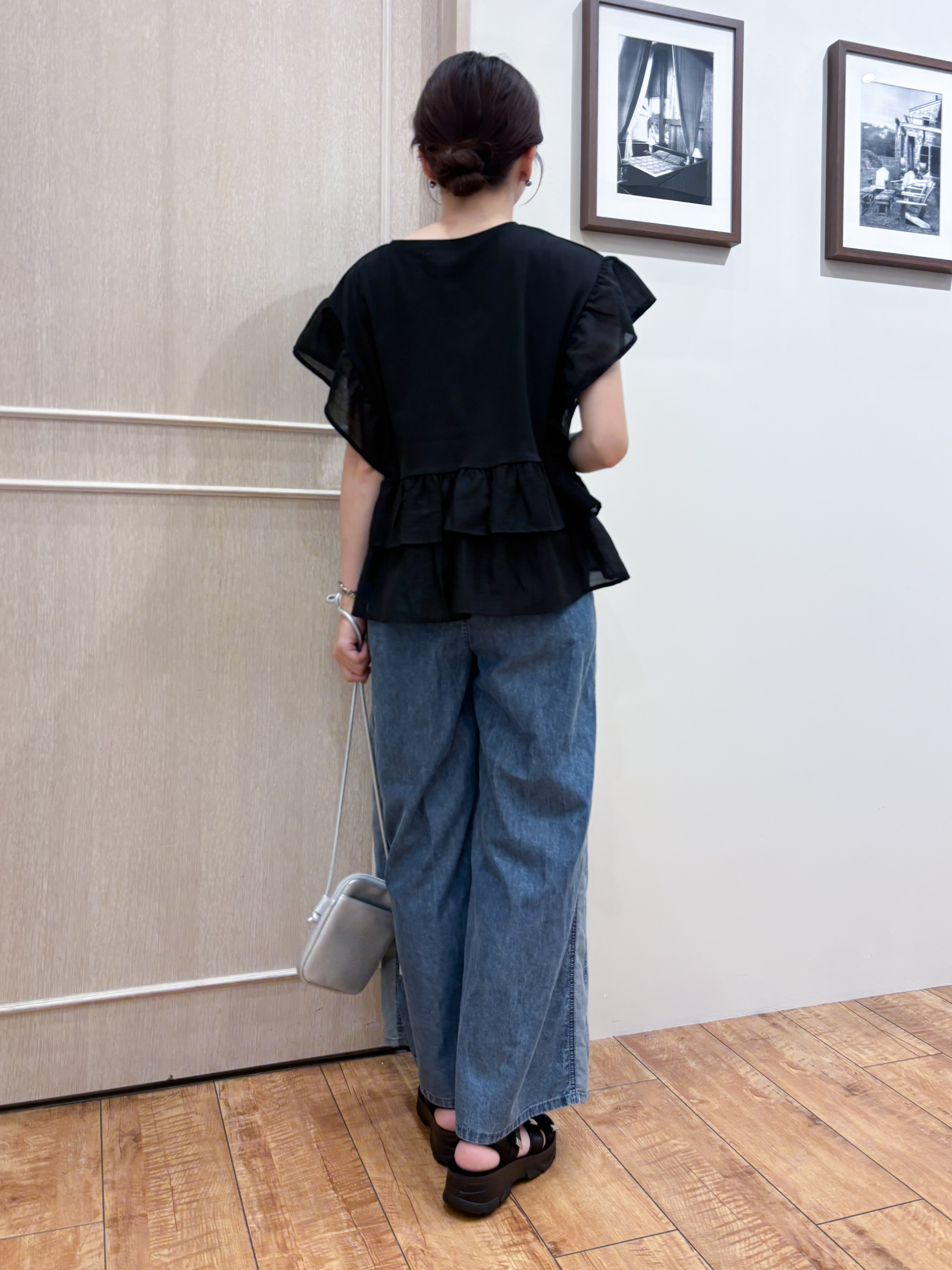 なみさんの「SHOO･LA･RUE｜【S-LL/洗濯機可】着るだけで決まる 主役級フリルトップス」を使ったコーディネート