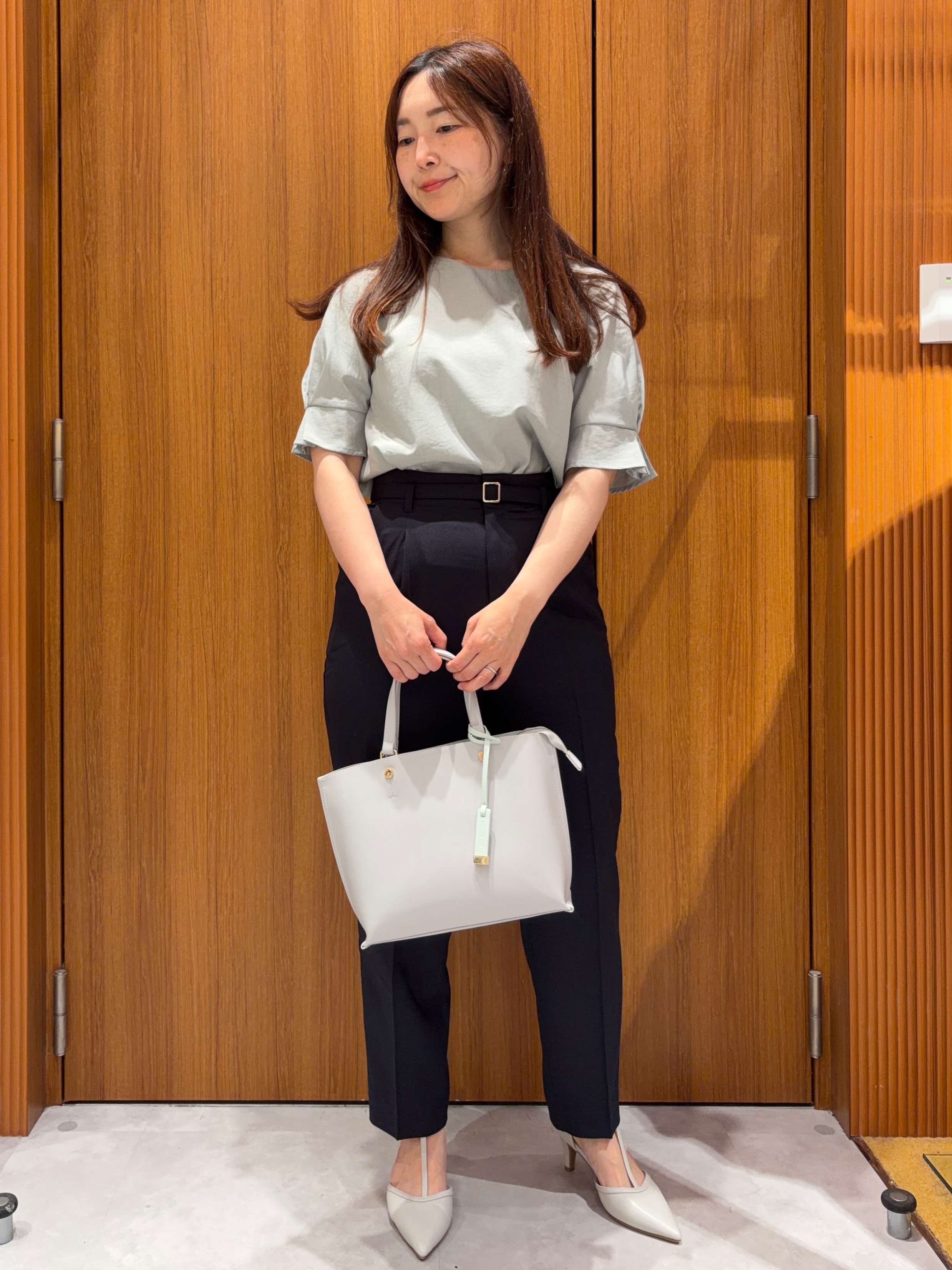 アスカさんの「index｜【接触冷感／吸水速乾】タックパフスリーブブラウス《防シワ／洗濯機OK／XS～3L／8col》」を使ったコーディネート