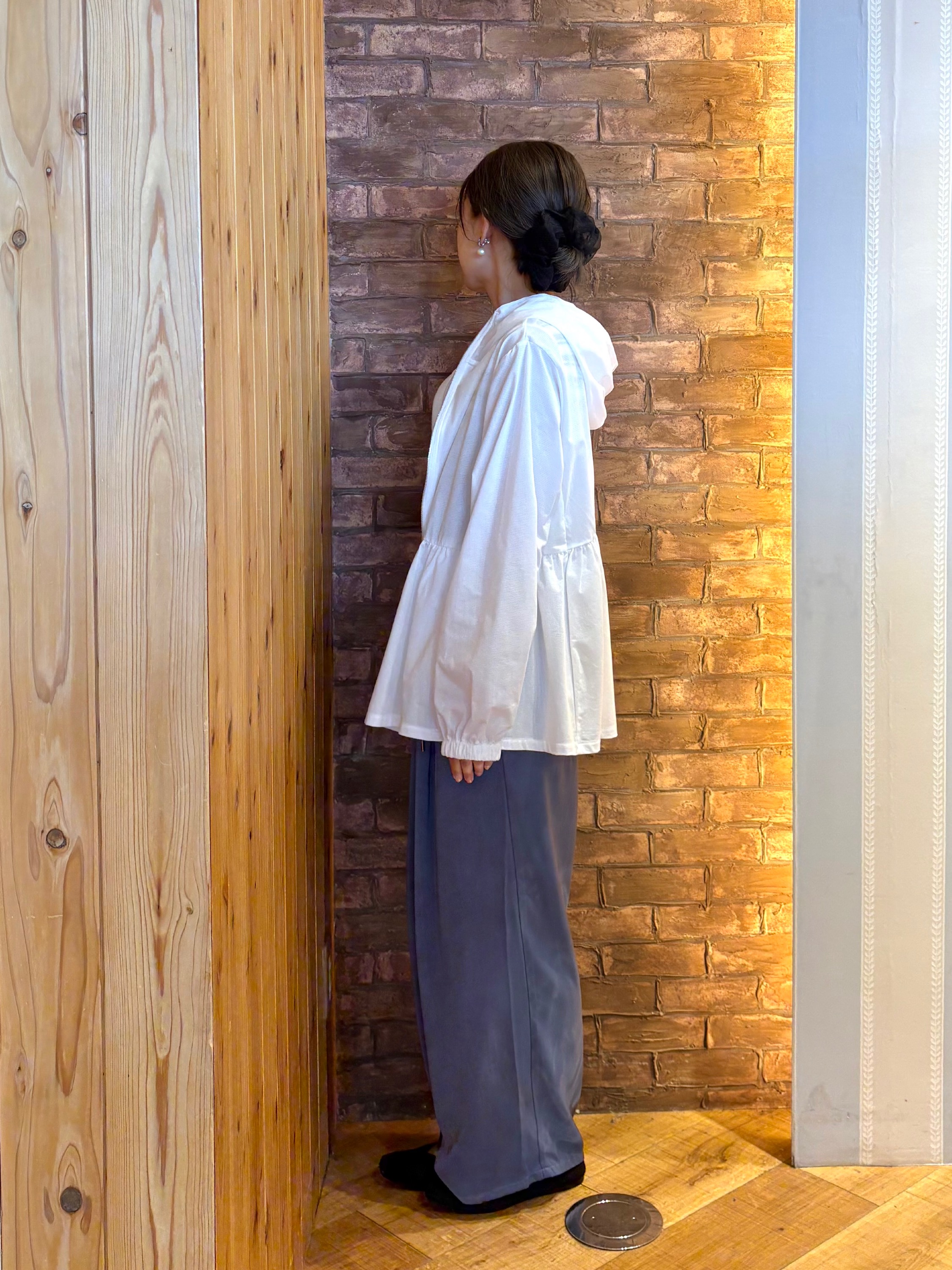 mieさんの「SHOO･LA･RUE｜【S-LL/体型カバー】日焼け対策にも女性らしさを UVカットペプラムパーカ」を使ったコーディネート