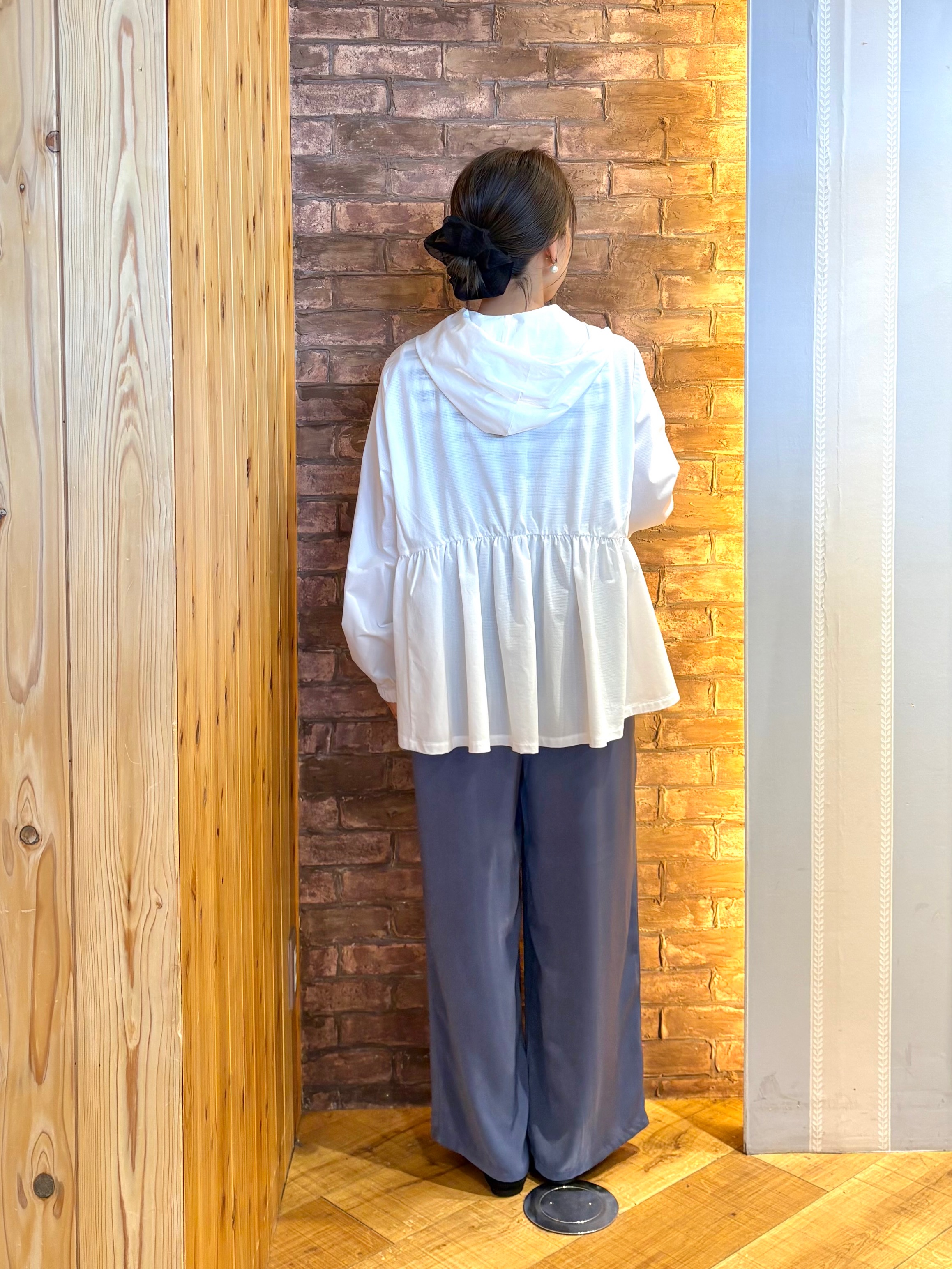 mieさんの「SHOO･LA･RUE｜【S-LL/体型カバー】日焼け対策にも女性らしさを UVカットペプラムパーカ」を使ったコーディネート
