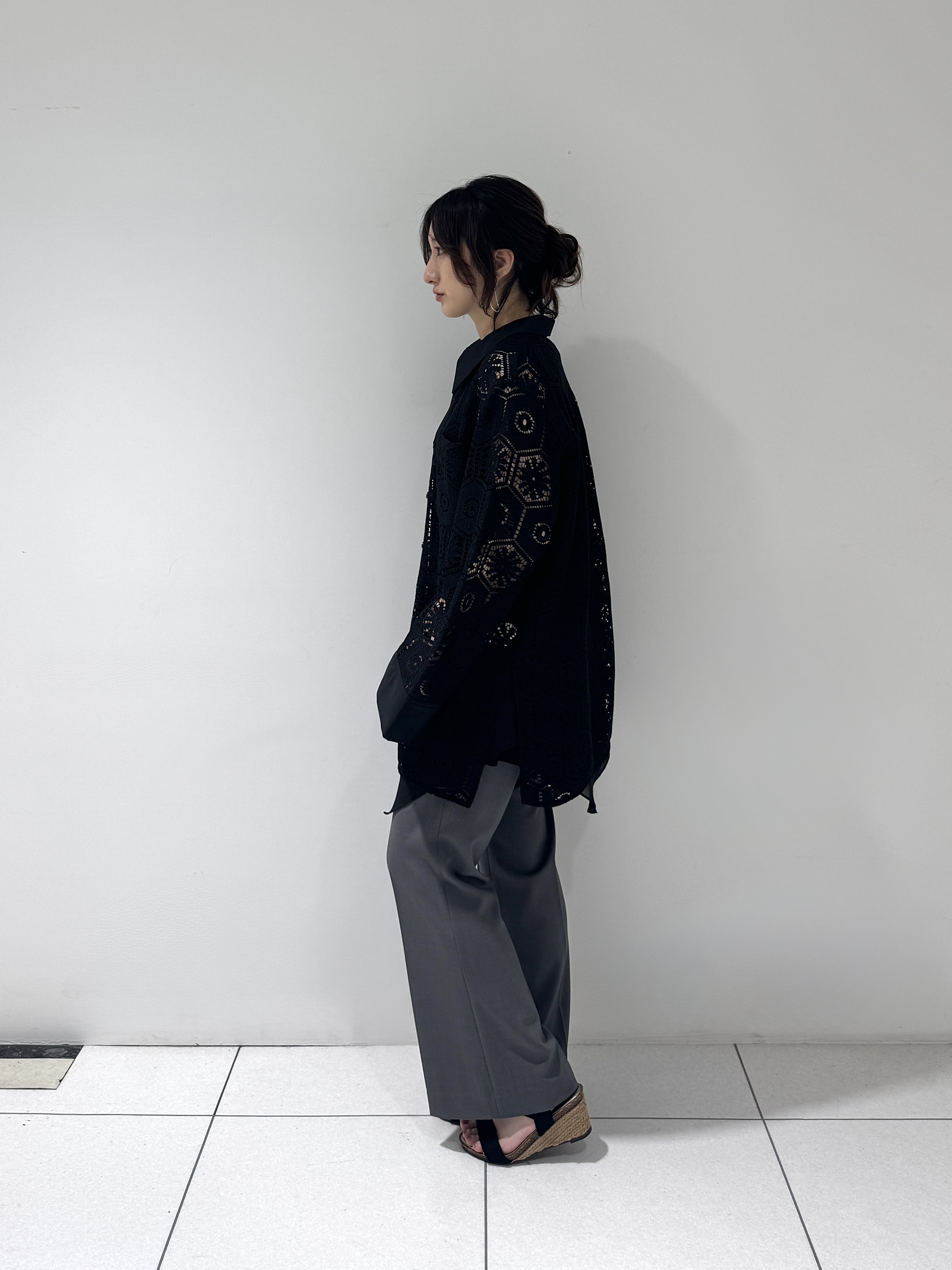 そんさんの「INDIVI｜幾何柄レースビッグシャツ」を使ったコーディネート