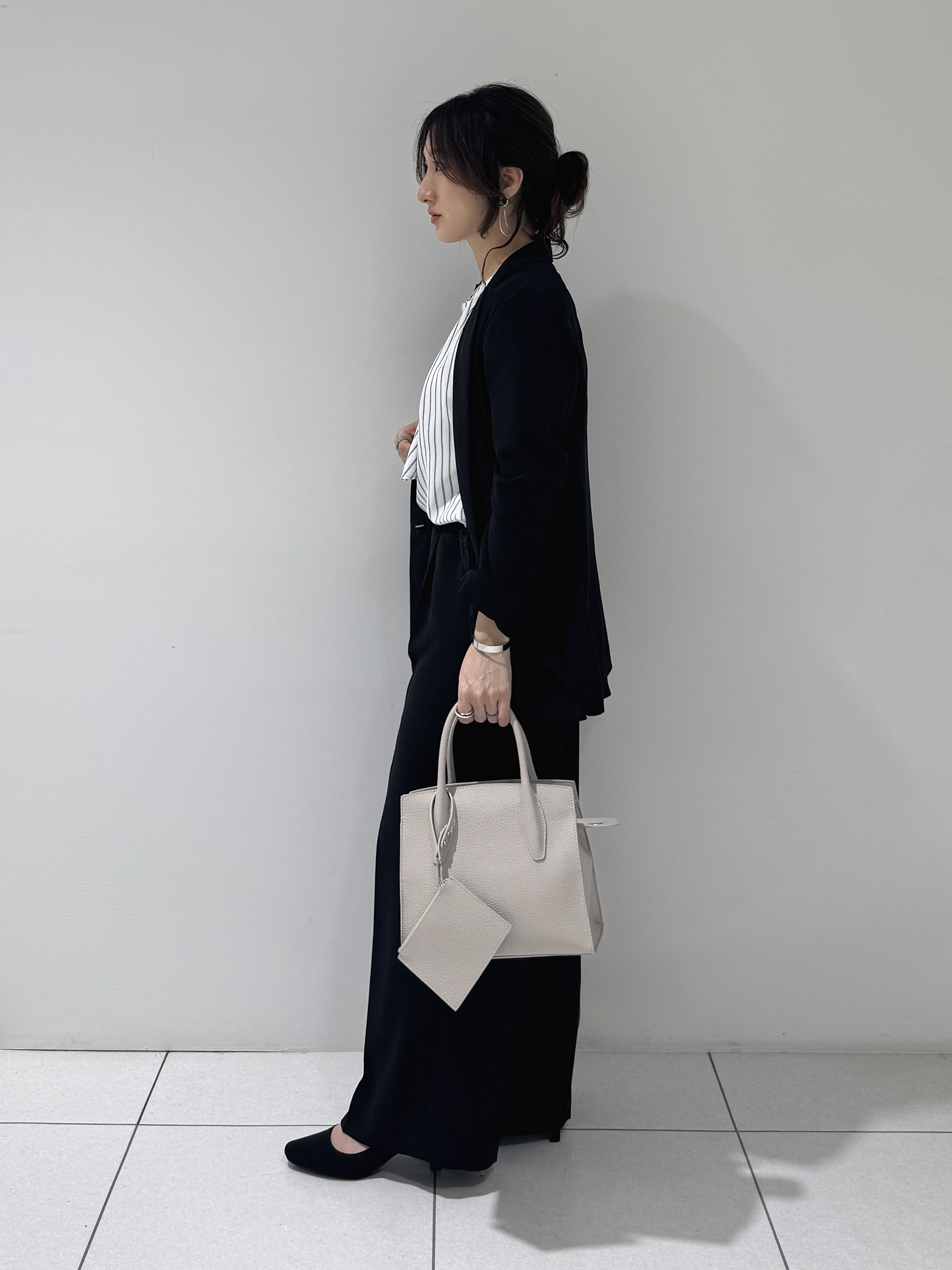 そんさんの「INDIVI｜【洗える／多機能／SETUP可】着る日傘ダブルジャケット」を使ったコーディネート