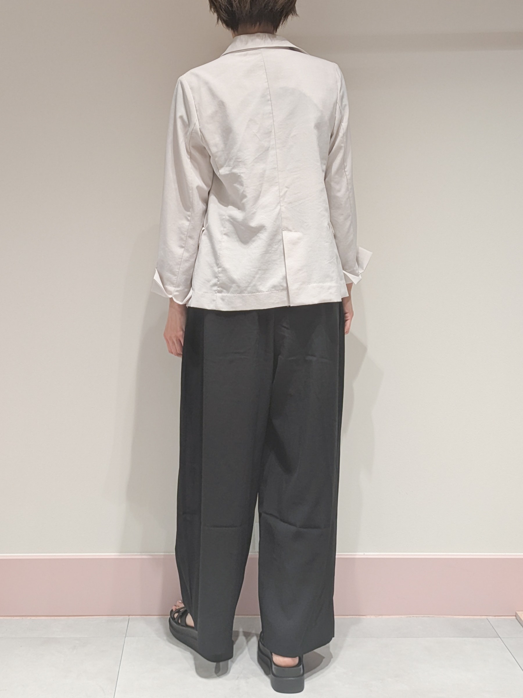 juriさんの「index｜《再入荷》ダブルブレストテーラードジャケット【接触冷感／吸水速乾／イージーアイロン／防シワ／洗濯機O」を使ったコーディネート