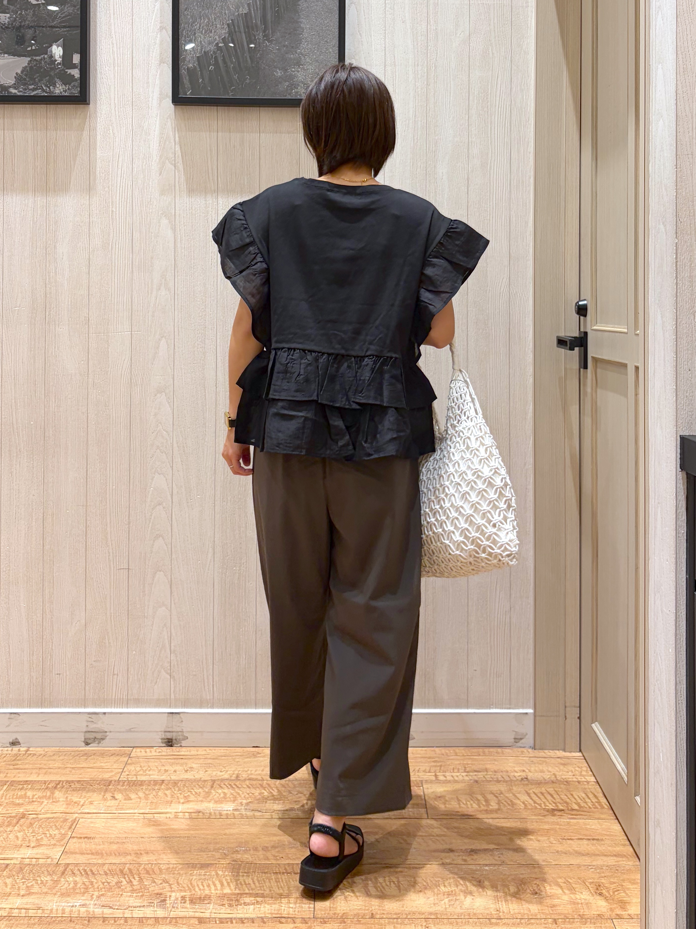 shirayuuuさんの「SHOO･LA･RUE｜【S-LL/洗濯機可】着るだけで決まる 主役級フリルトップス」を使ったコーディネート