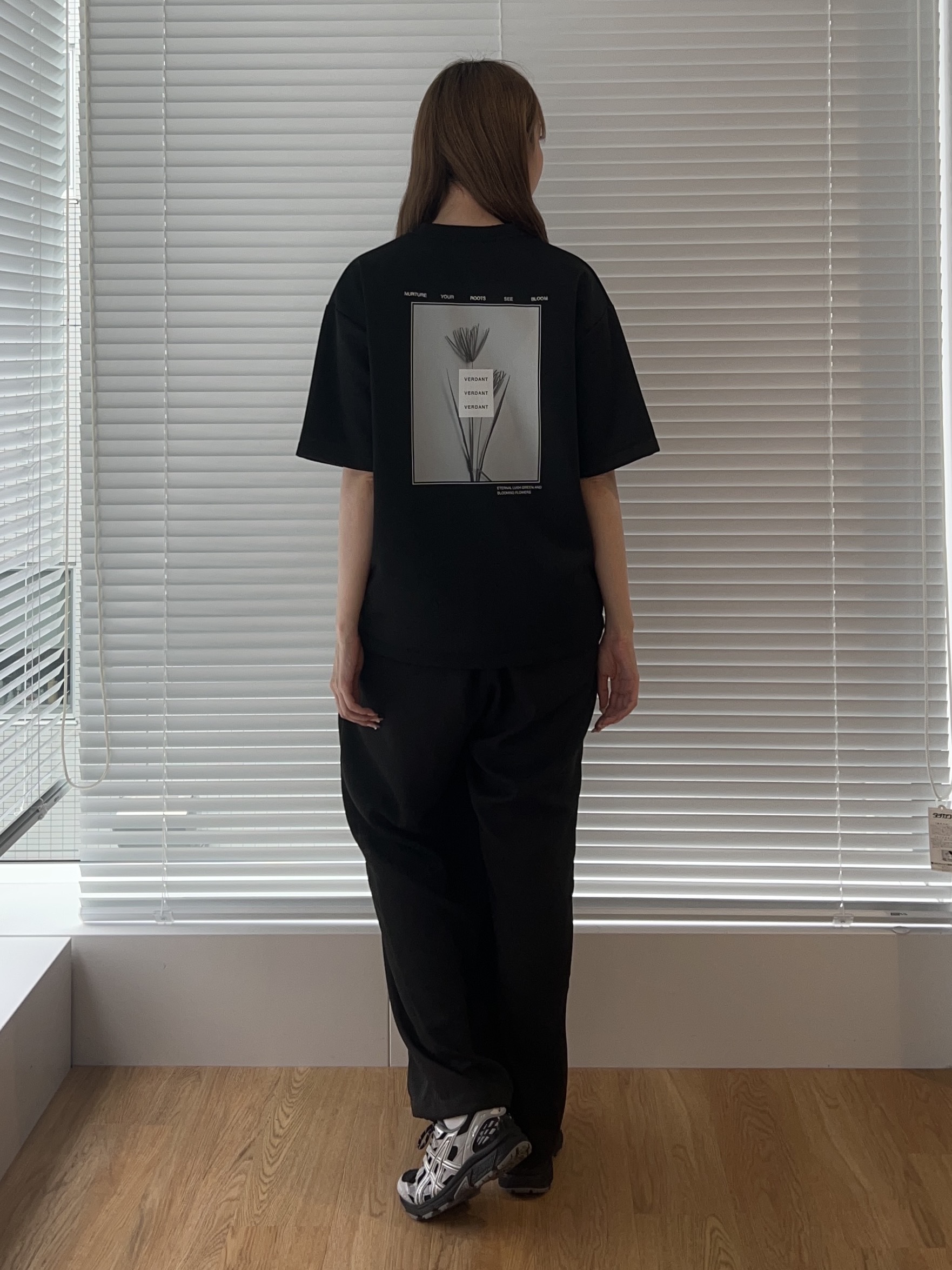 mさんの「tk.TAKEO KIKUCHI｜バックブルームTシャツ」を使ったコーディネート