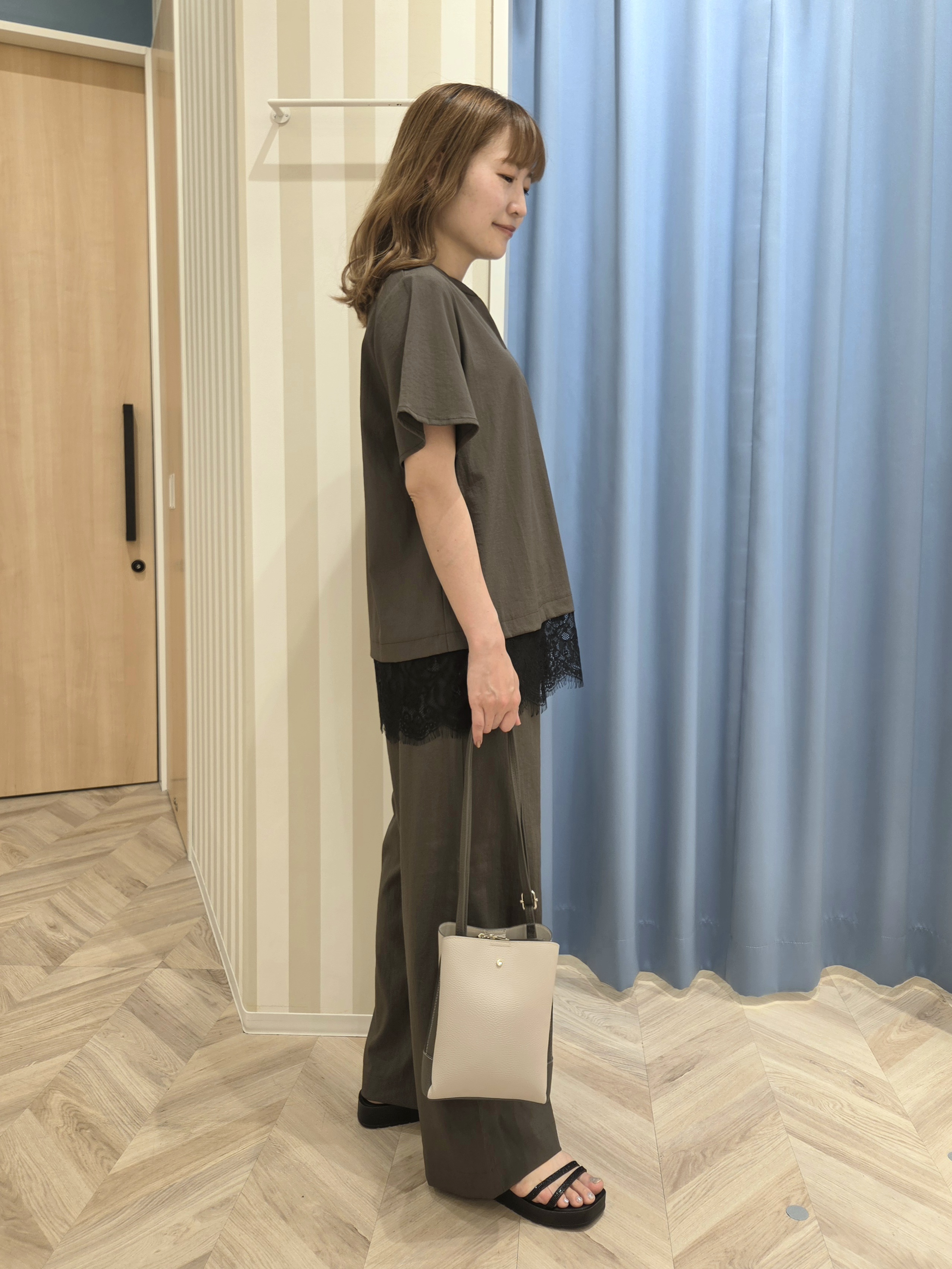 Ikumiさんの「SHOO･LA･RUE｜【S-LL/洗濯機可】軽凛(かろりん) 楽に着られて上品 裾レーススキッパーブラウス」を使ったコーディネート