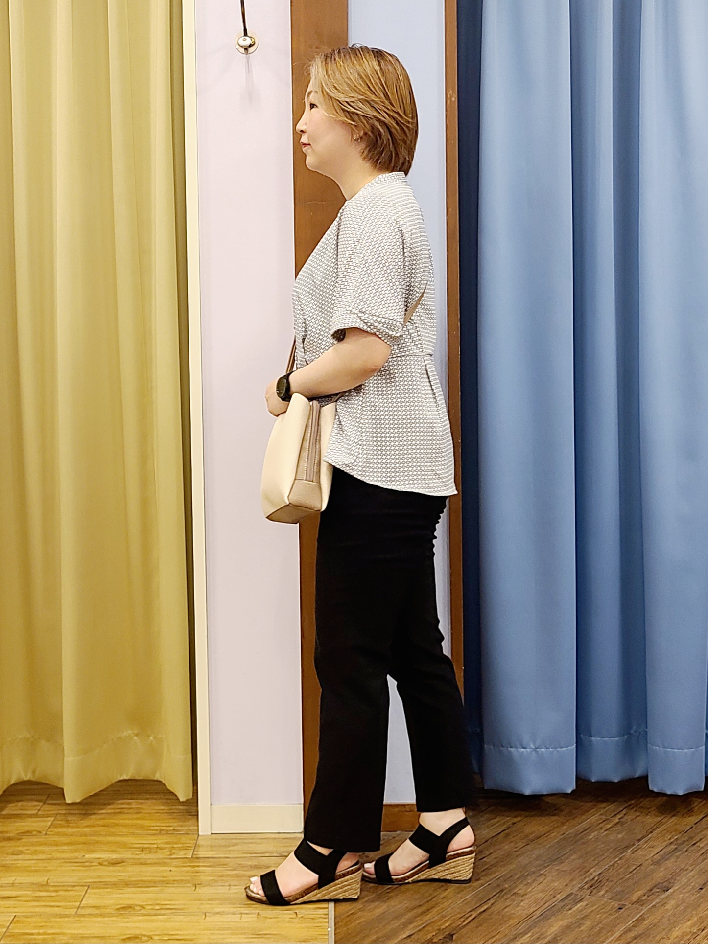Chiiさんの「SHOO･LA･RUE｜【UV/通勤】洗濯後しわになりにくい インしない ウエストタックペプラムブラウス」を使ったコーディネート