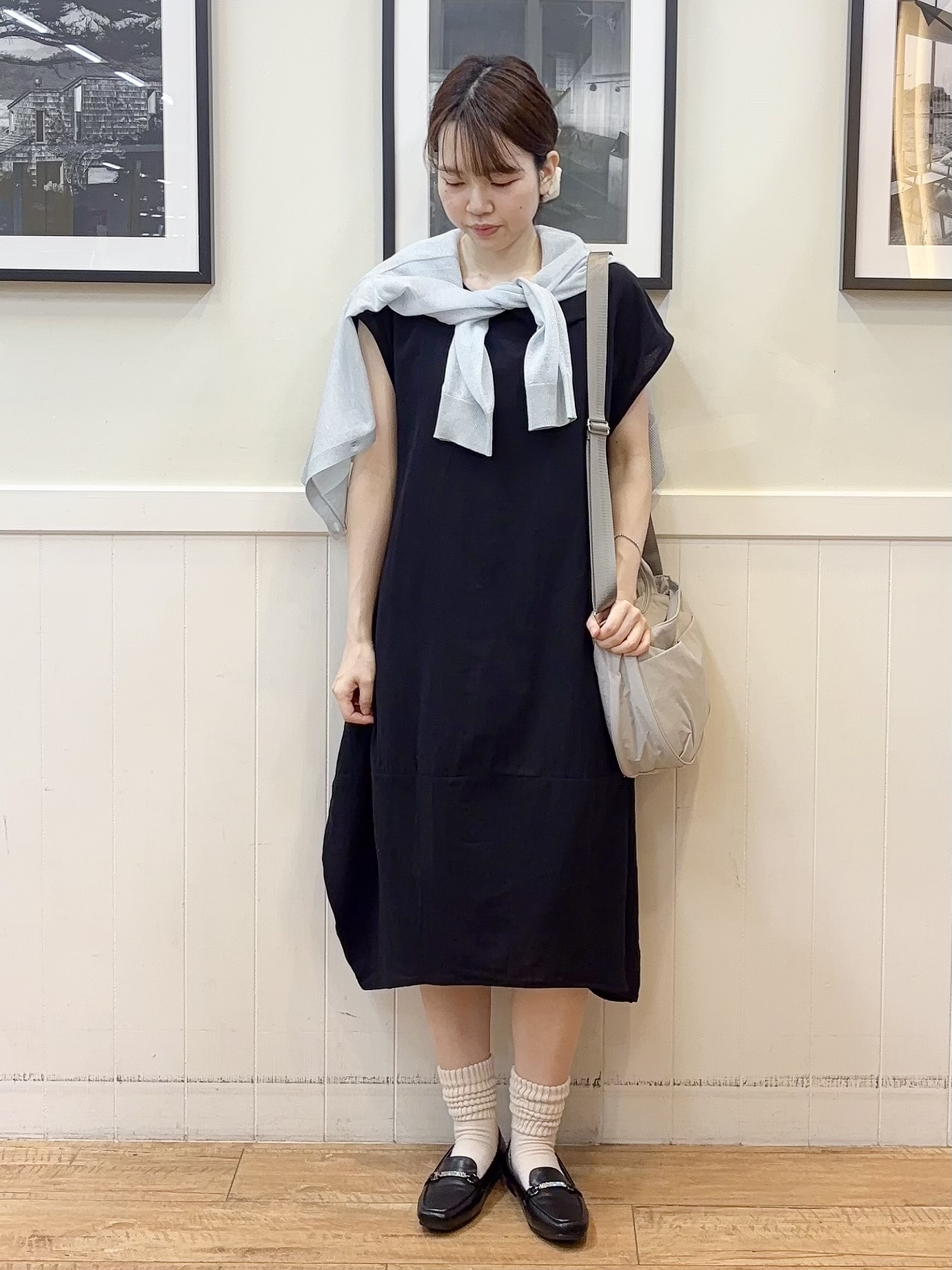 えぬさんの「SHOO･LA･RUE｜【通気性〇/洗濯機可/S-LL】シアーラメカーディガン」を使ったコーディネート