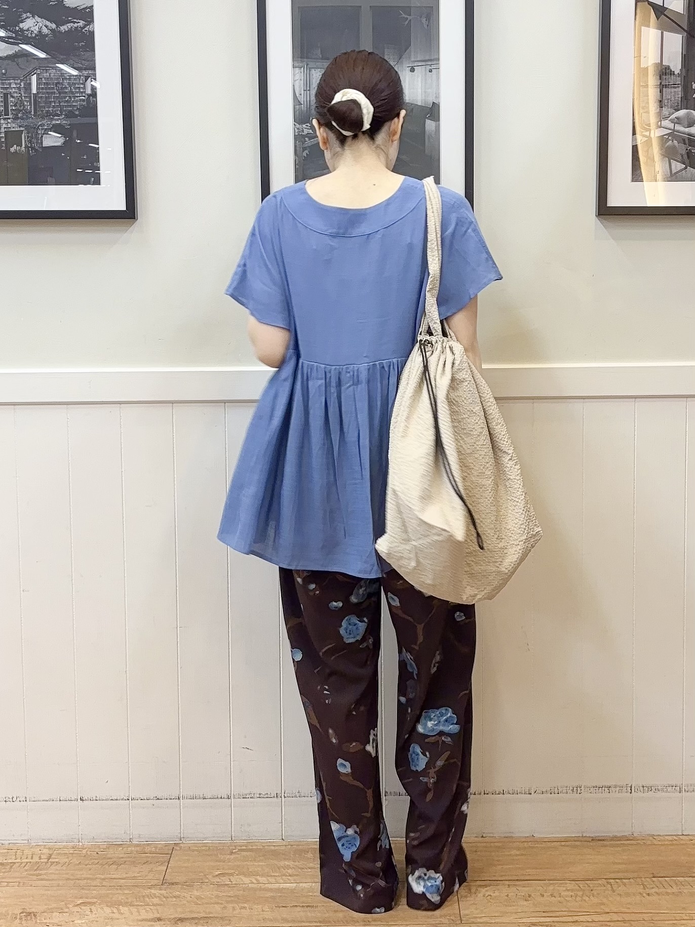 えぬさんの「SHOO･LA･RUE｜【S-LL/洗濯機可】はくだけ華やか 水彩フラワープリントイージーワイドパンツ」を使ったコーディネート