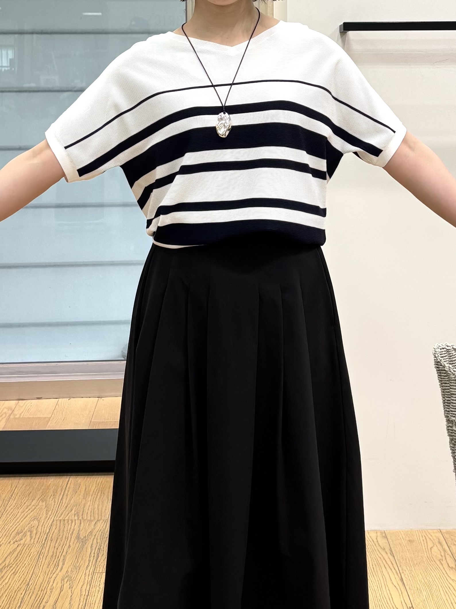 asamiさんの「INDIVI｜【洗える】ガーター編みVネックニットT」を使ったコーディネート