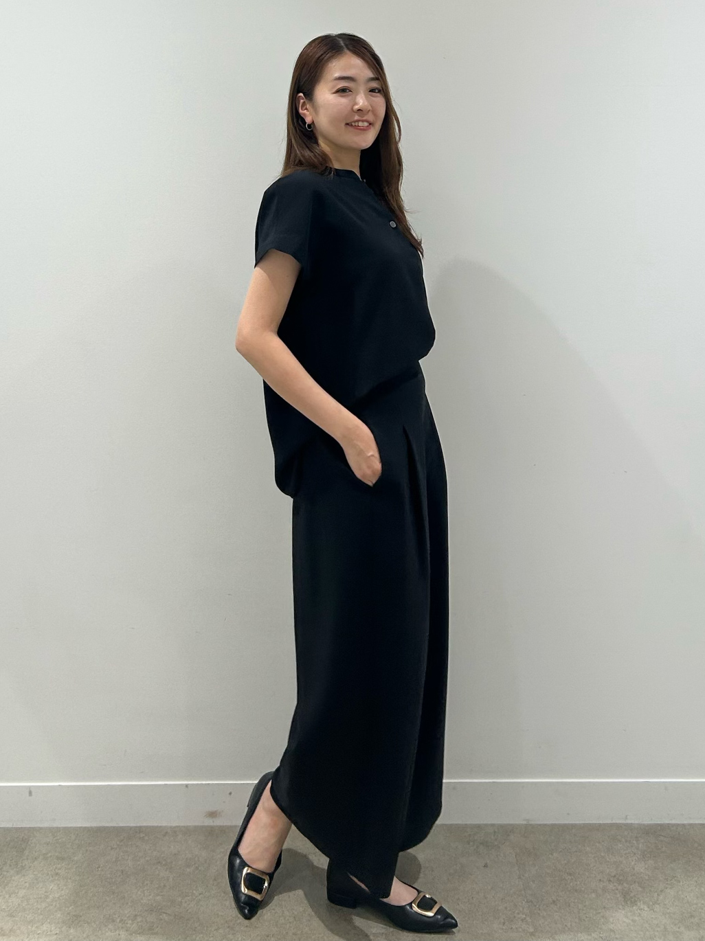 hayaseさんの「COUP DE CHANCE｜【手洗い可／セットアップ可】キーネックブラウス」を使ったコーディネート
