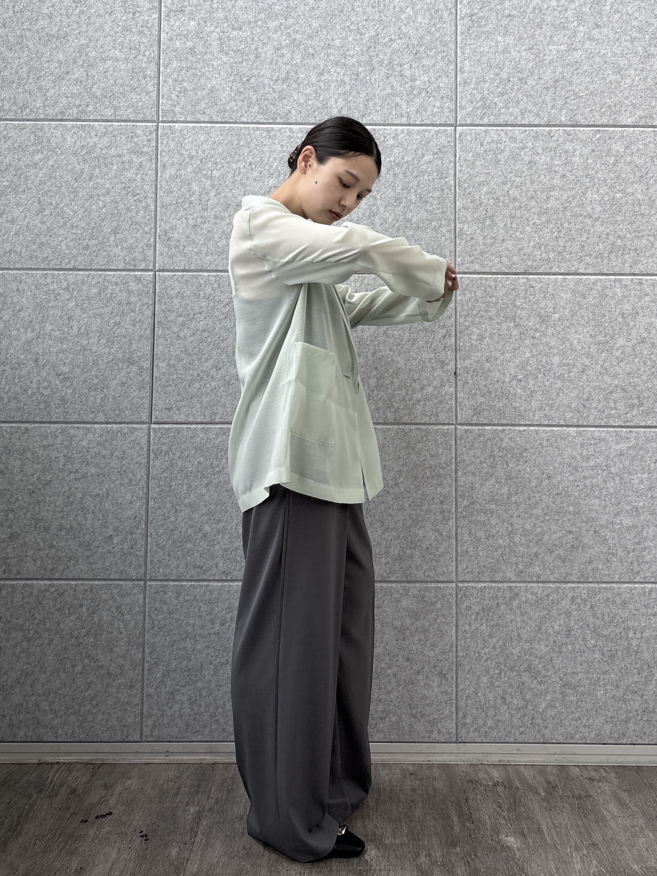 ayanoさんの「INDIVI｜【接触冷感/通気性】シアーシャツジャケット」を使ったコーディネート