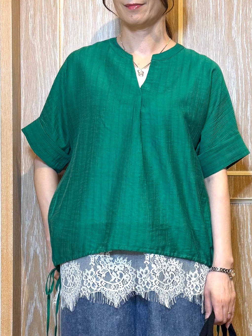 KAORIさんの「SHOO･LA･RUE｜【高レビュー/体型カバー】インせず着られる スキッパー裾リボンブラウス」を使ったコーディネート