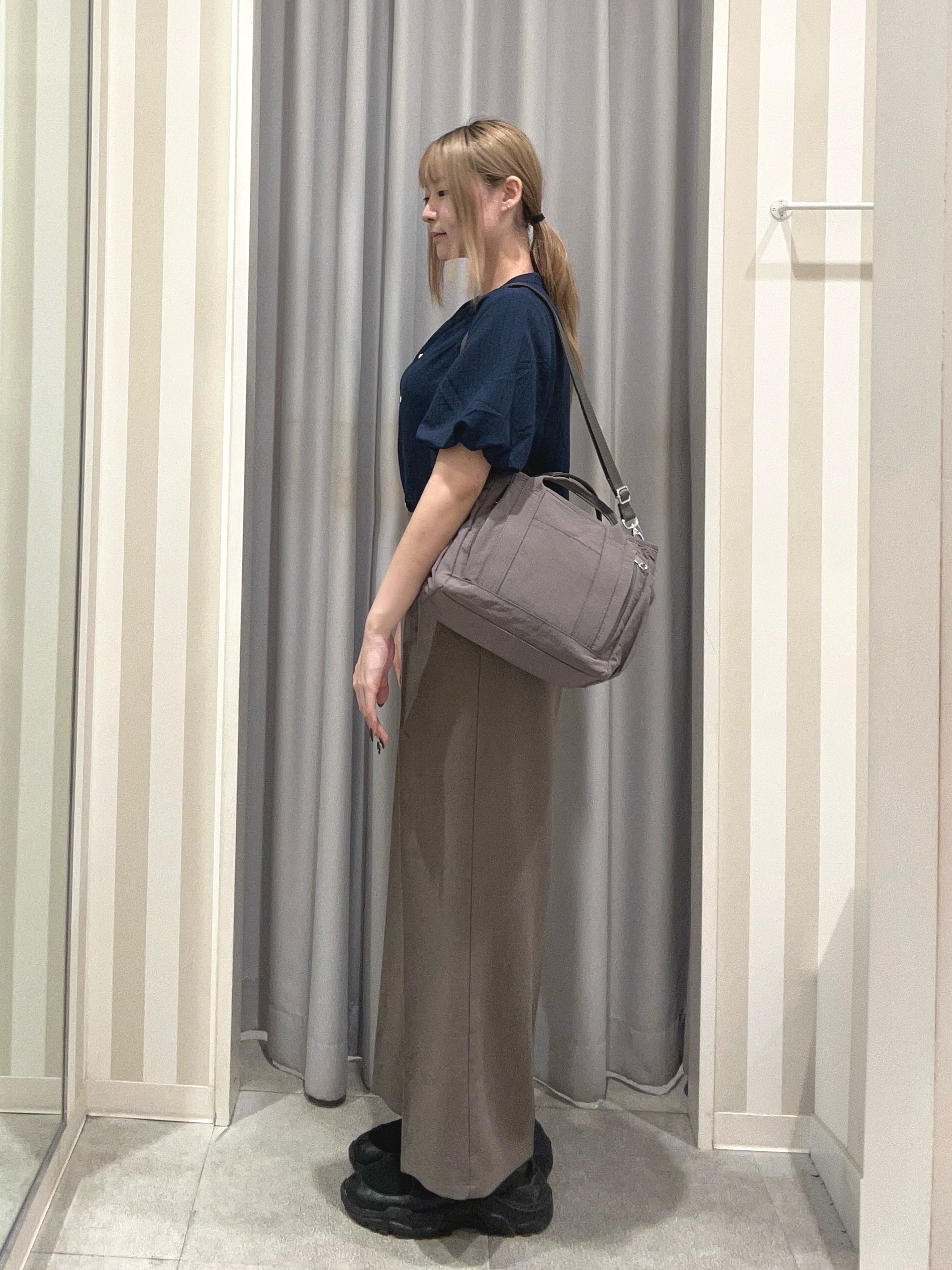 美空さんの「SHOO･LA･RUE｜【洗濯機可】バルーンスリーブで二の腕カバー キーネック5分袖ブラウス」を使ったコーディネート