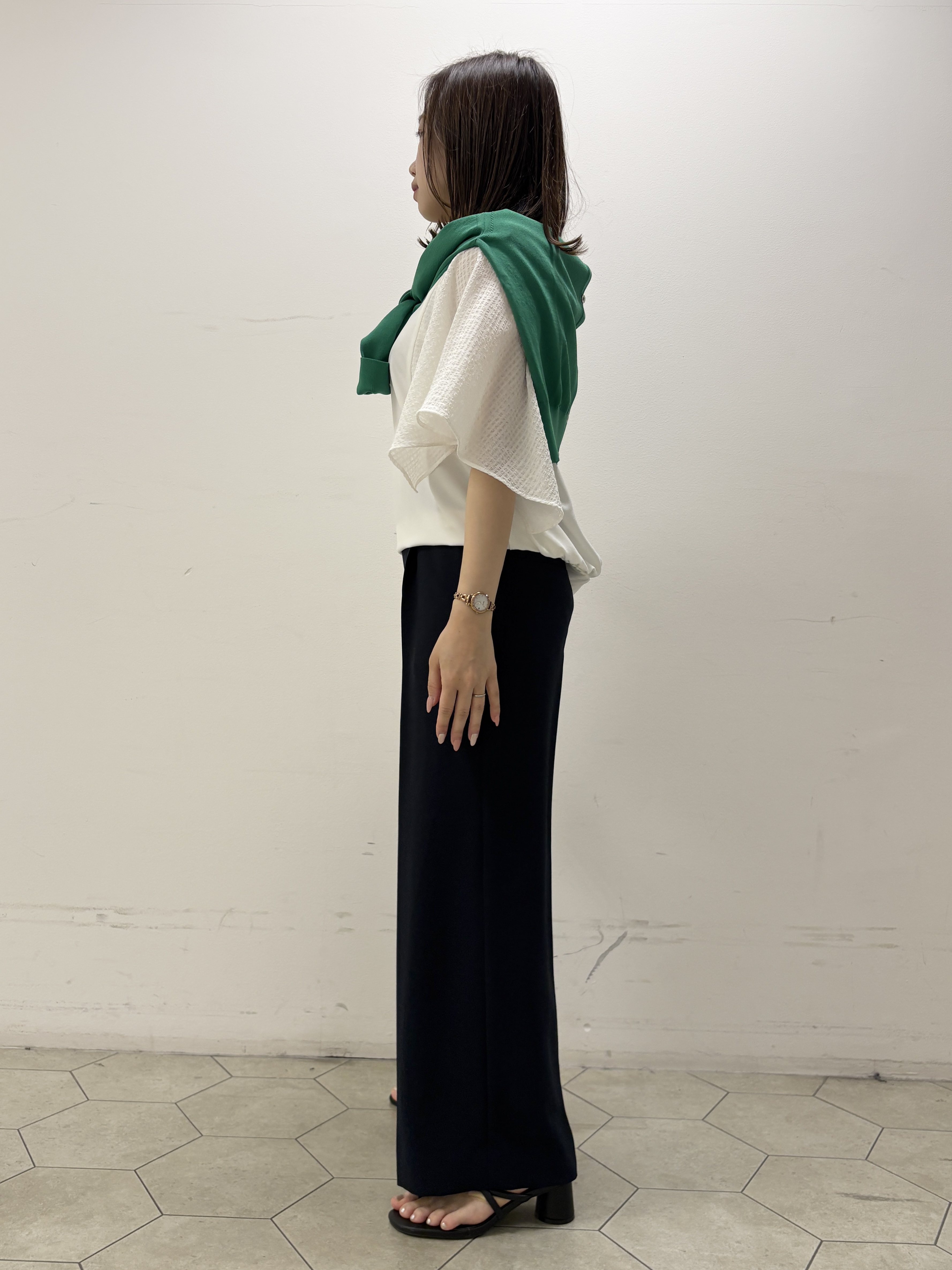 kahoさんの「INDIVI｜【洗える／シアーチェック柄】異素材コンビスリーブトップス」を使ったコーディネート