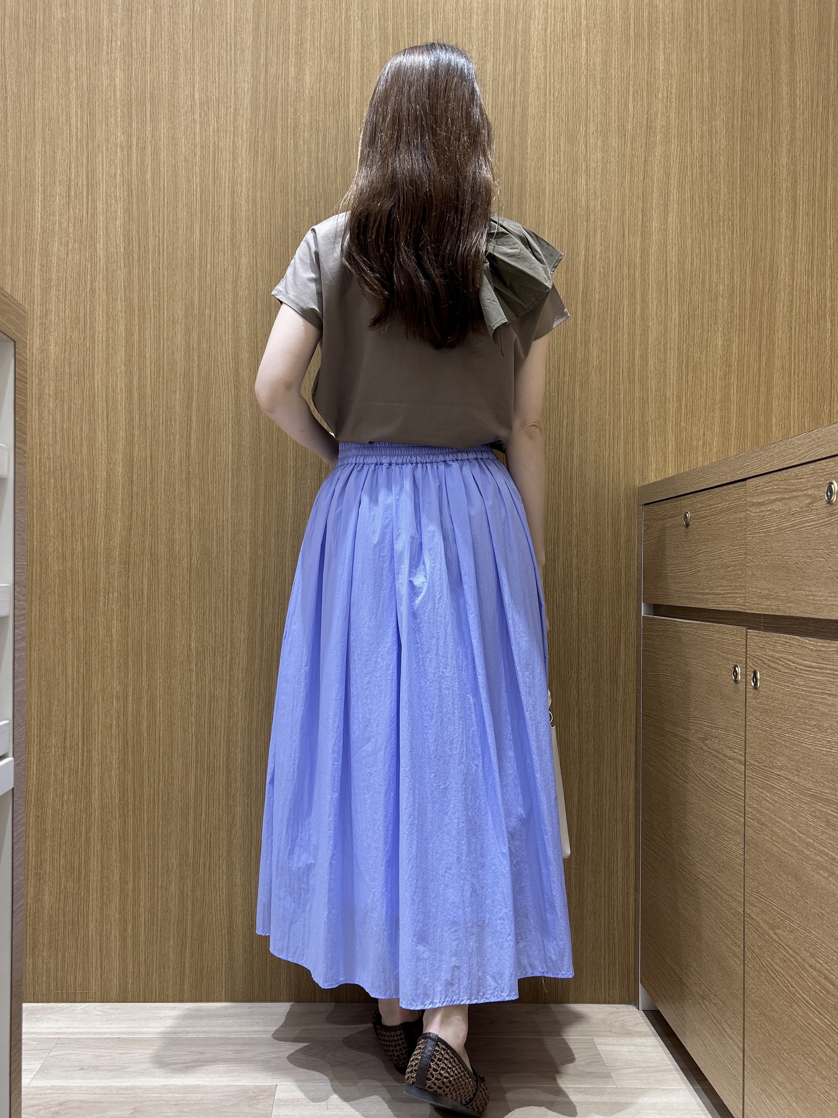 maiさんの「OPAQUE.CLIP｜【UVケア／接触冷感】アシメフリルドッキングカットソー《洗濯機OK》」を使ったコーディネート
