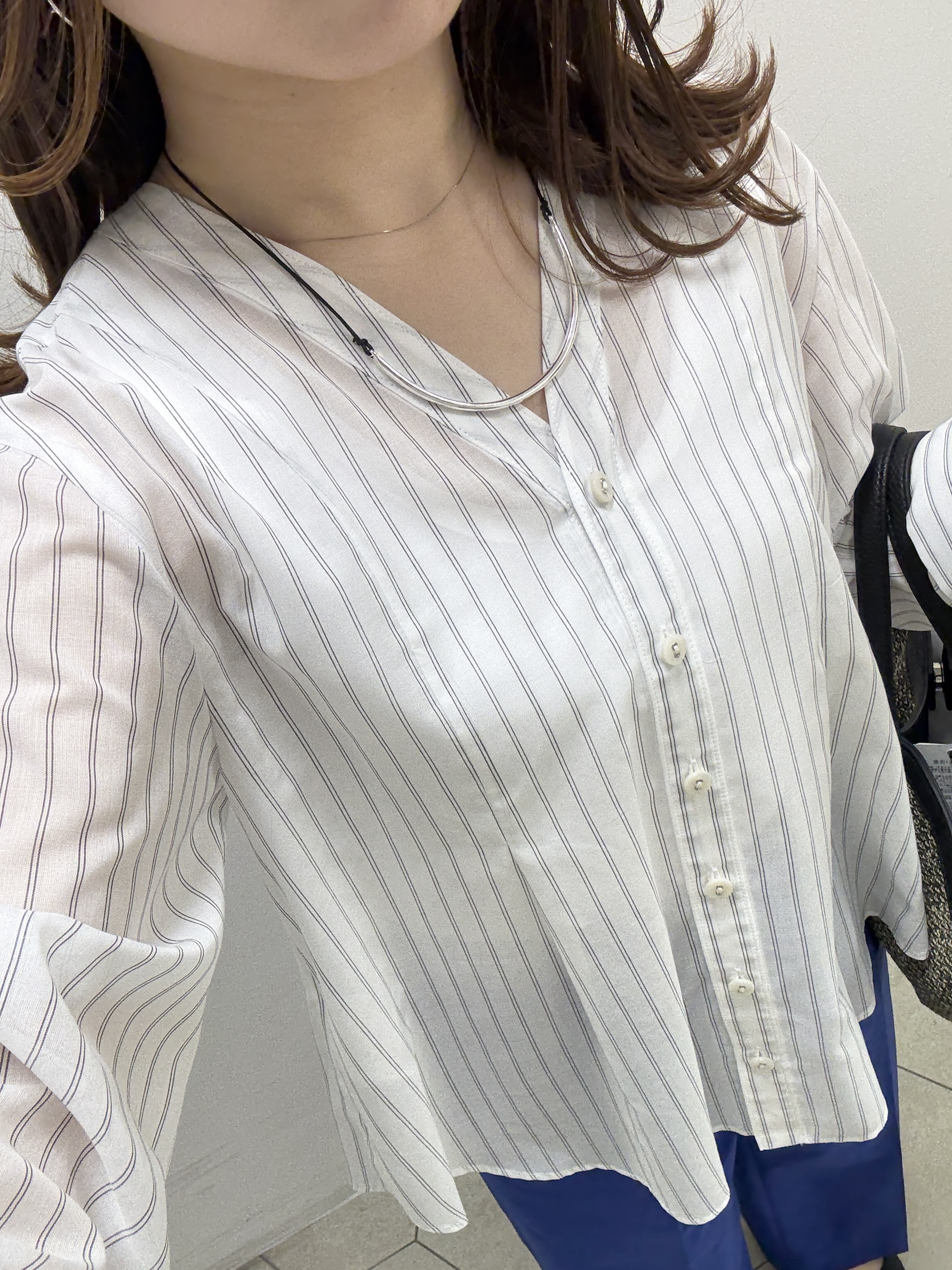 kahoさんの「INDIVI｜【洗える／軽やか】無地＆ストライプ柄 切替タックブラウス」を使ったコーディネート