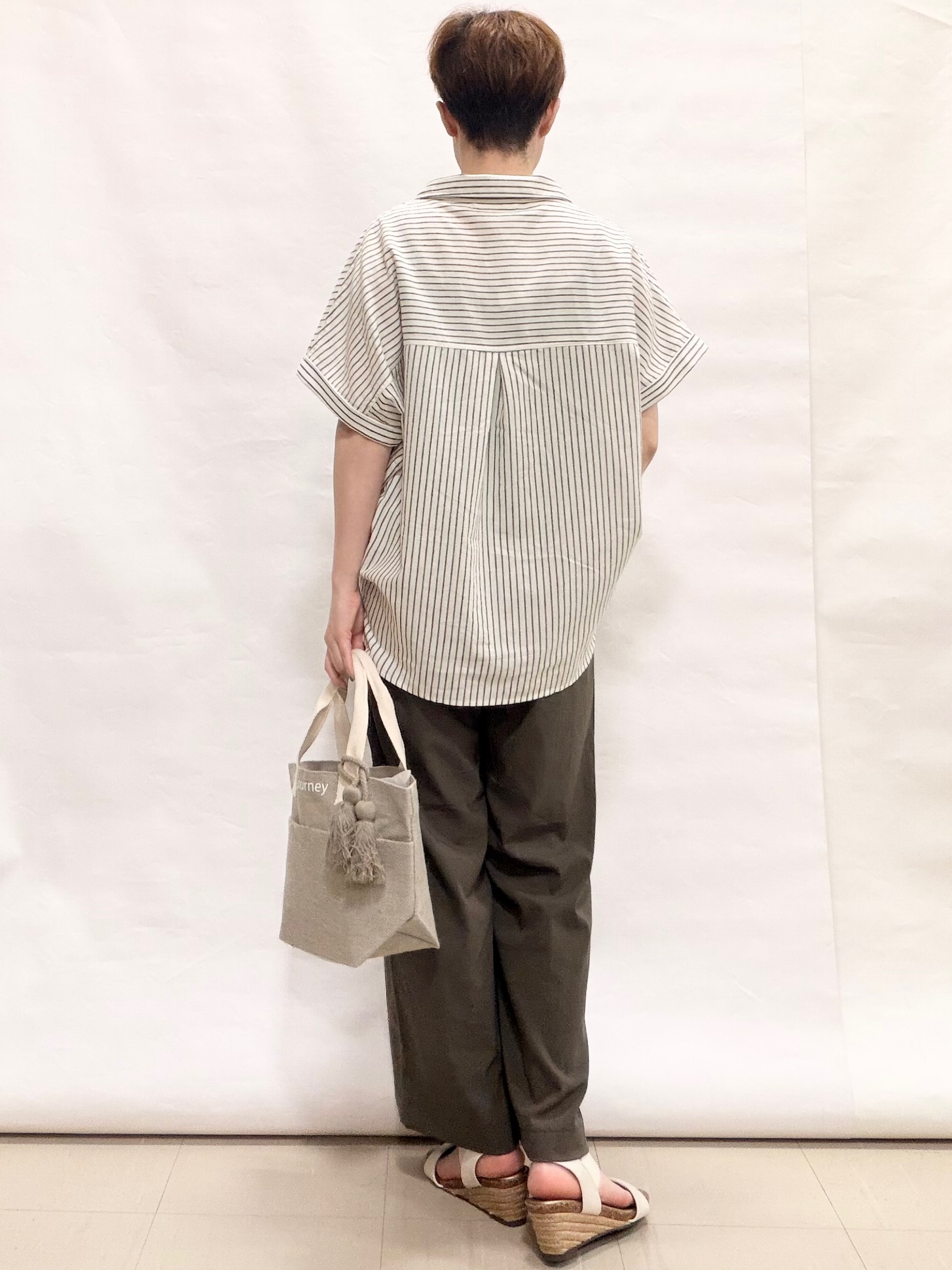 なっちゃんさんの「SHOO･LA･RUE｜【UV/吸水速乾/抗菌防臭】インせず着られる フレンチリネンスキッパーシャツ」を使ったコーディネート