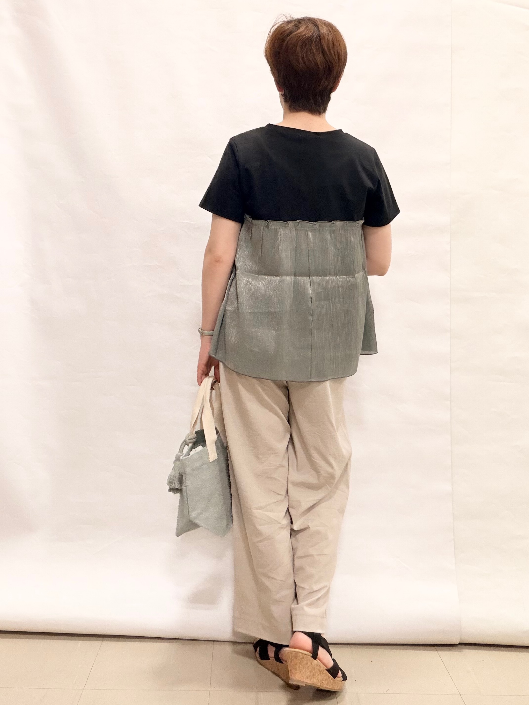 なっちゃんさんの「SHOO･LA･RUE｜【体型カバー】1枚でインせず決まる きらきらビスチェ風Tシャツ」を使ったコーディネート