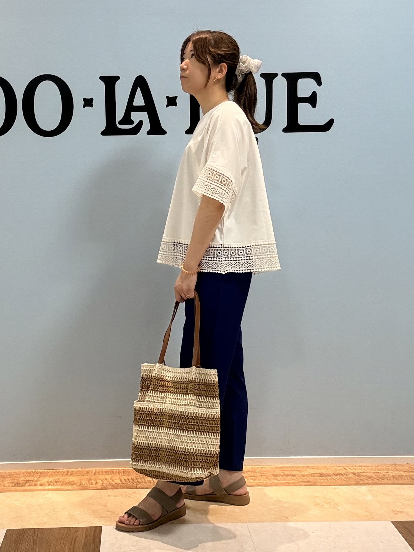 Naaatsuさんの「SHOO･LA･RUE｜【洗濯機可/体型カバー/S-LL】レース使いがポイント デザインTシャツ」を使ったコーディネート