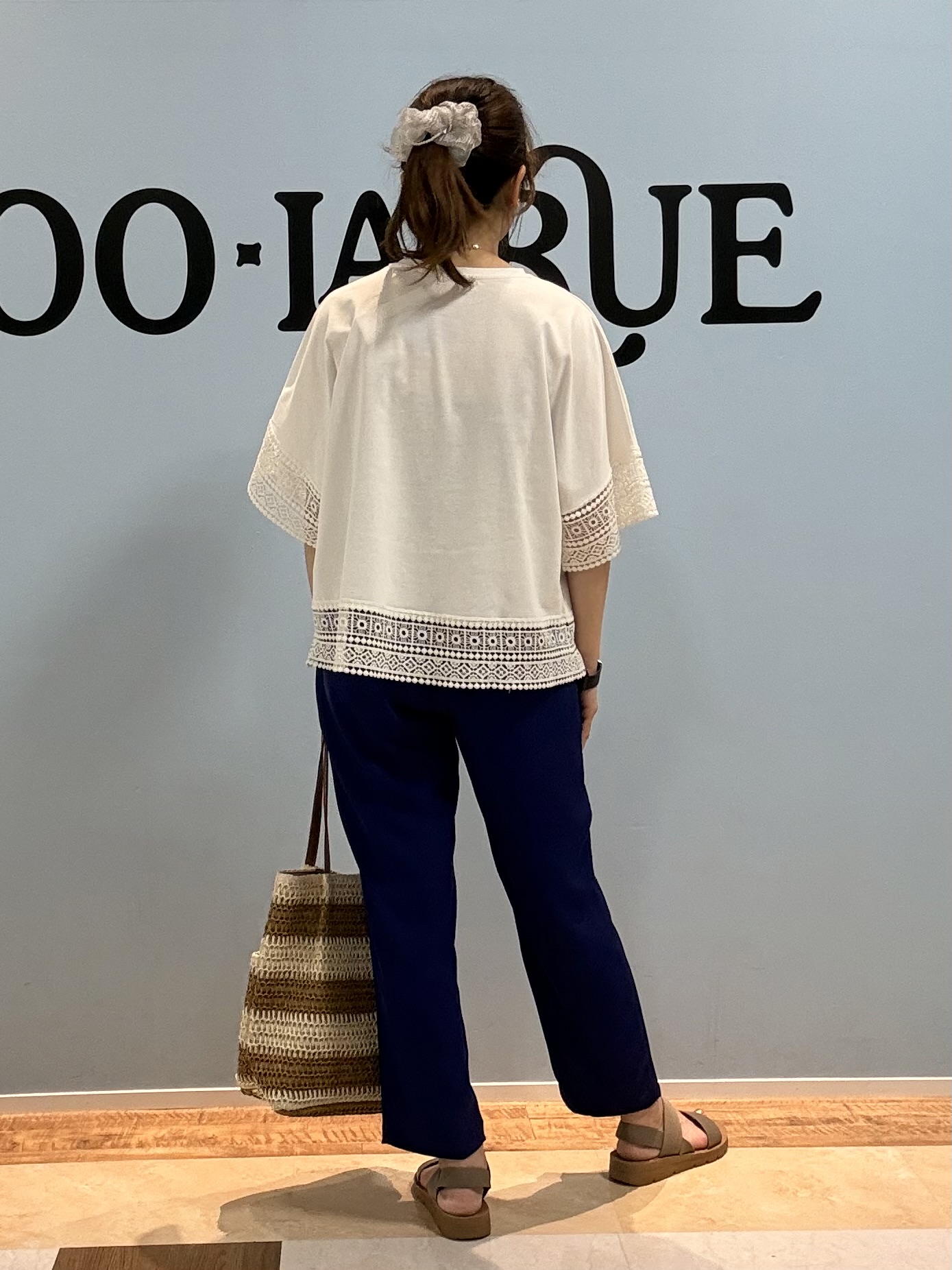 Naaatsuさんの「SHOO･LA･RUE｜【洗濯機可/体型カバー/S-LL】レース使いがポイント デザインTシャツ」を使ったコーディネート