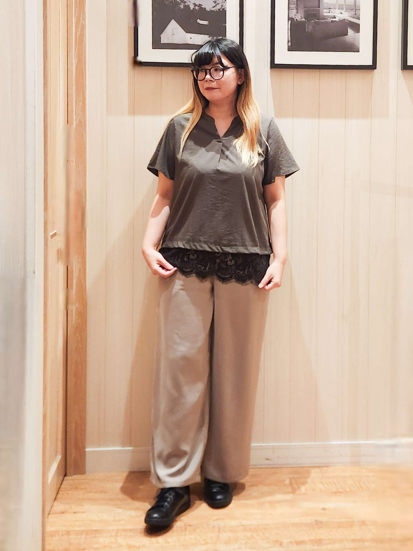 れーやんさんの「SHOO･LA･RUE｜【S-LL/洗濯機可】軽凛(かろりん) 楽に着られて上品 裾レーススキッパーブラウス」を使ったコーディネート