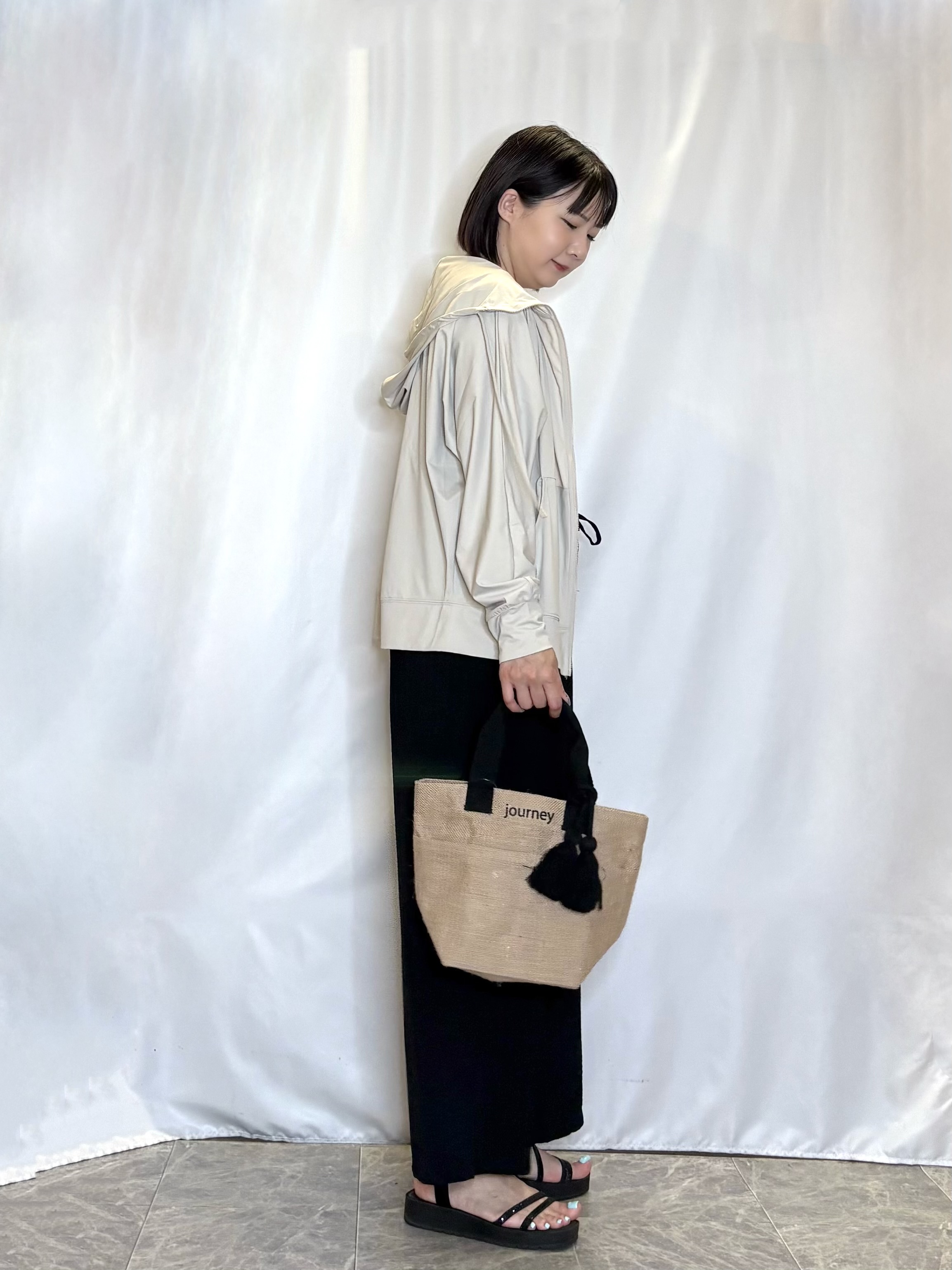 ネリさんの「SHOO･LA･RUE｜【UV/S-LL/洗濯機可】手の甲から首元まで隠れる 指穴つき ドルマンパーカー」を使ったコーディネート