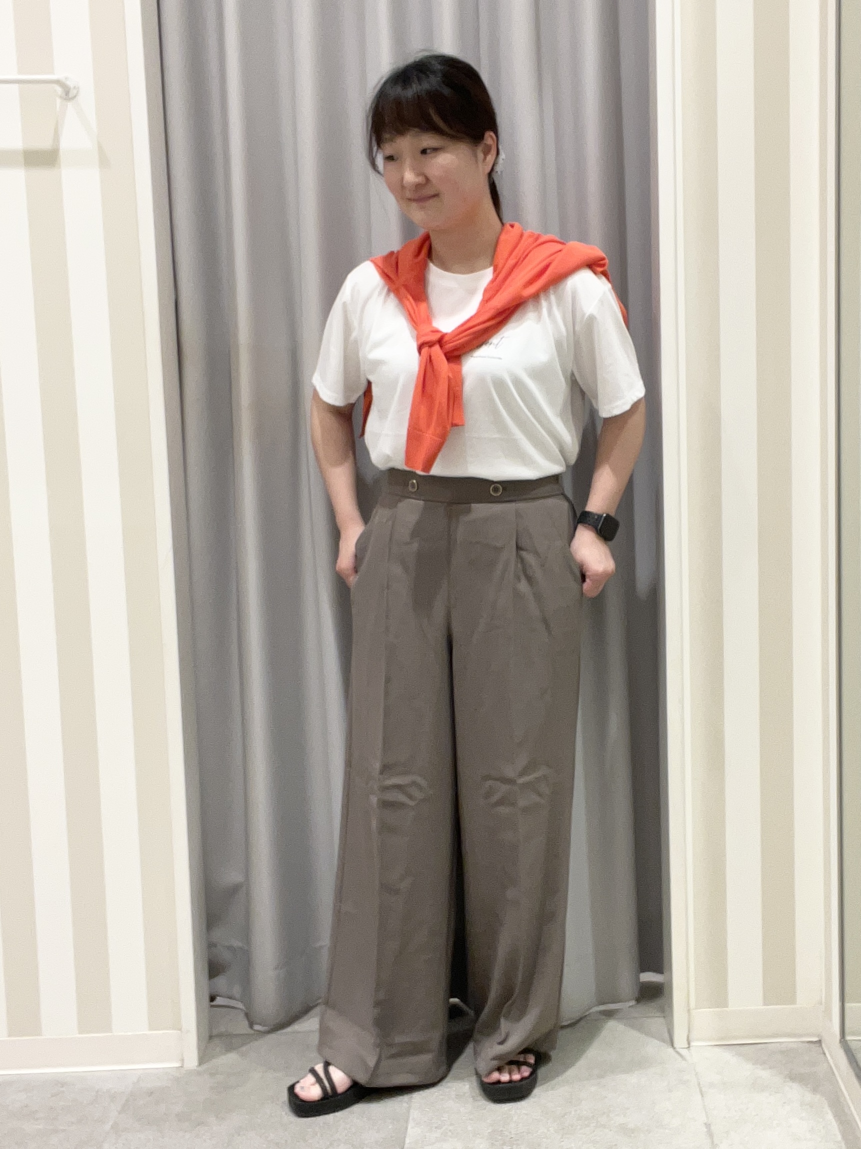 もーりぃさんの「SHOO･LA･RUE｜【洗濯機可/S-LL】オンにもオフにも マルチに使えるボタンレスカーディガン」を使ったコーディネート