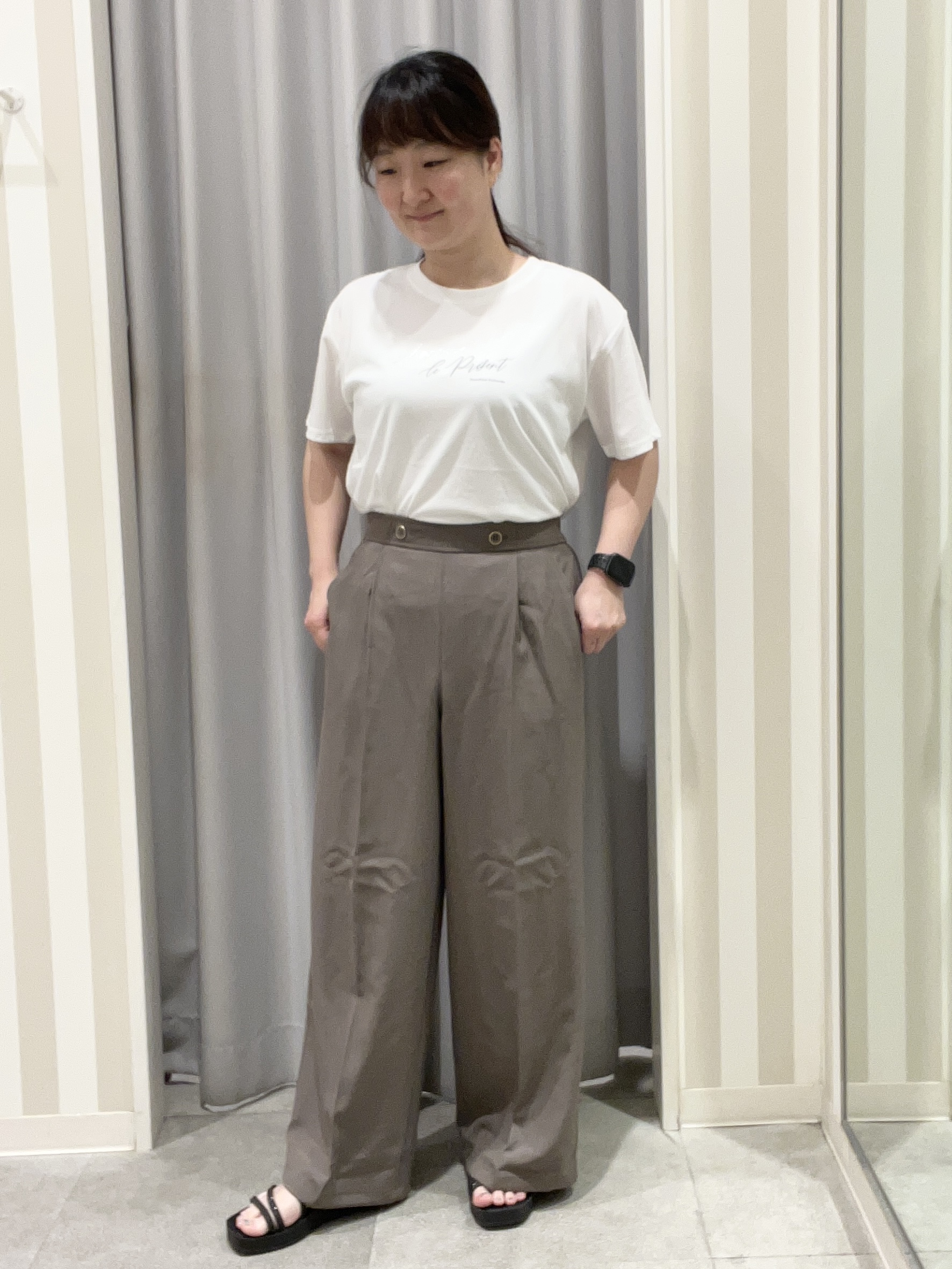 もーりぃさんの「SHOO･LA･RUE｜【洗濯機可/S-LL】オンにもオフにも マルチに使えるボタンレスカーディガン」を使ったコーディネート