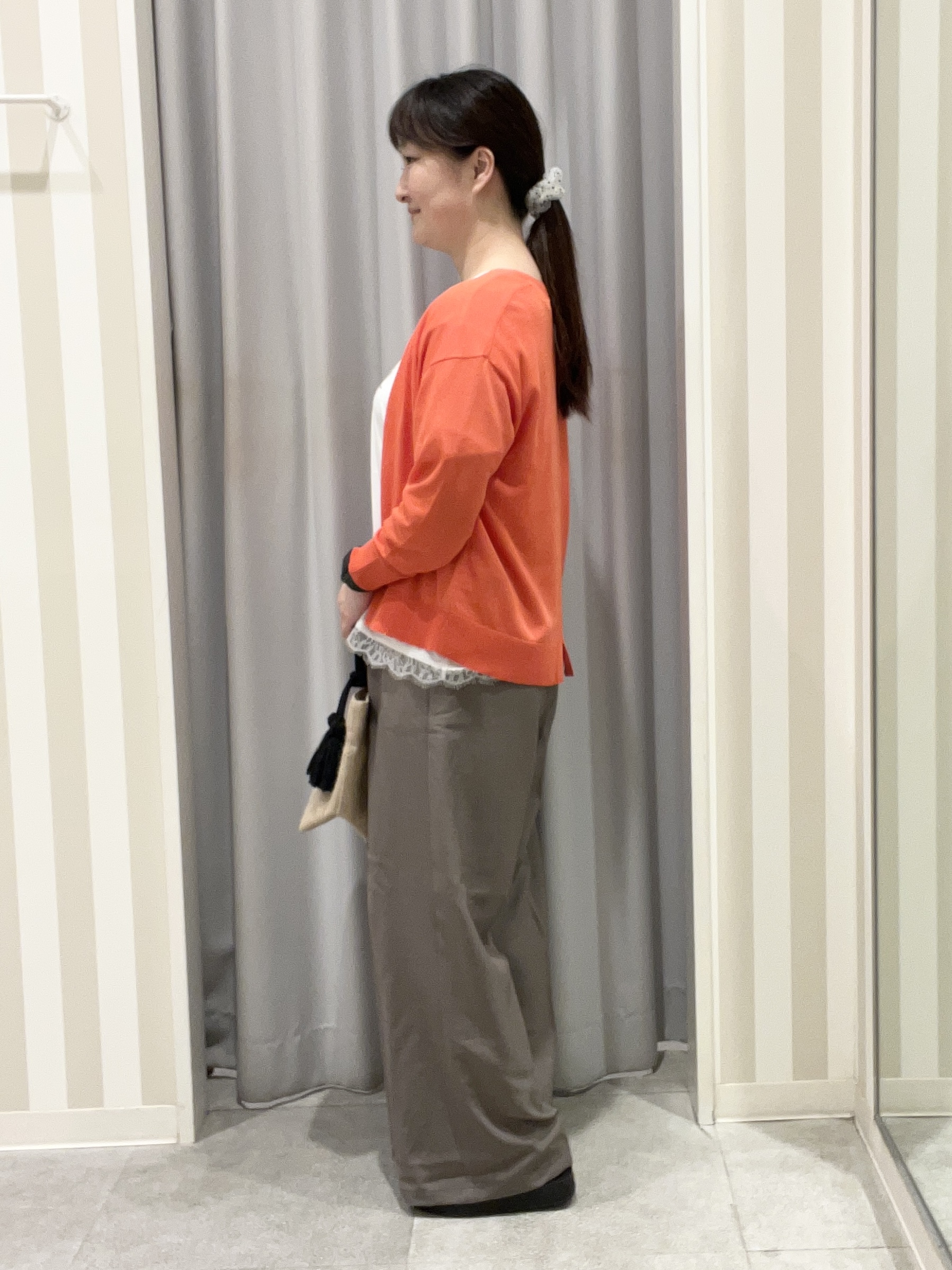 もーりぃさんの「SHOO･LA･RUE｜【洗濯機可/S-LL】オンにもオフにも マルチに使えるボタンレスカーディガン」を使ったコーディネート