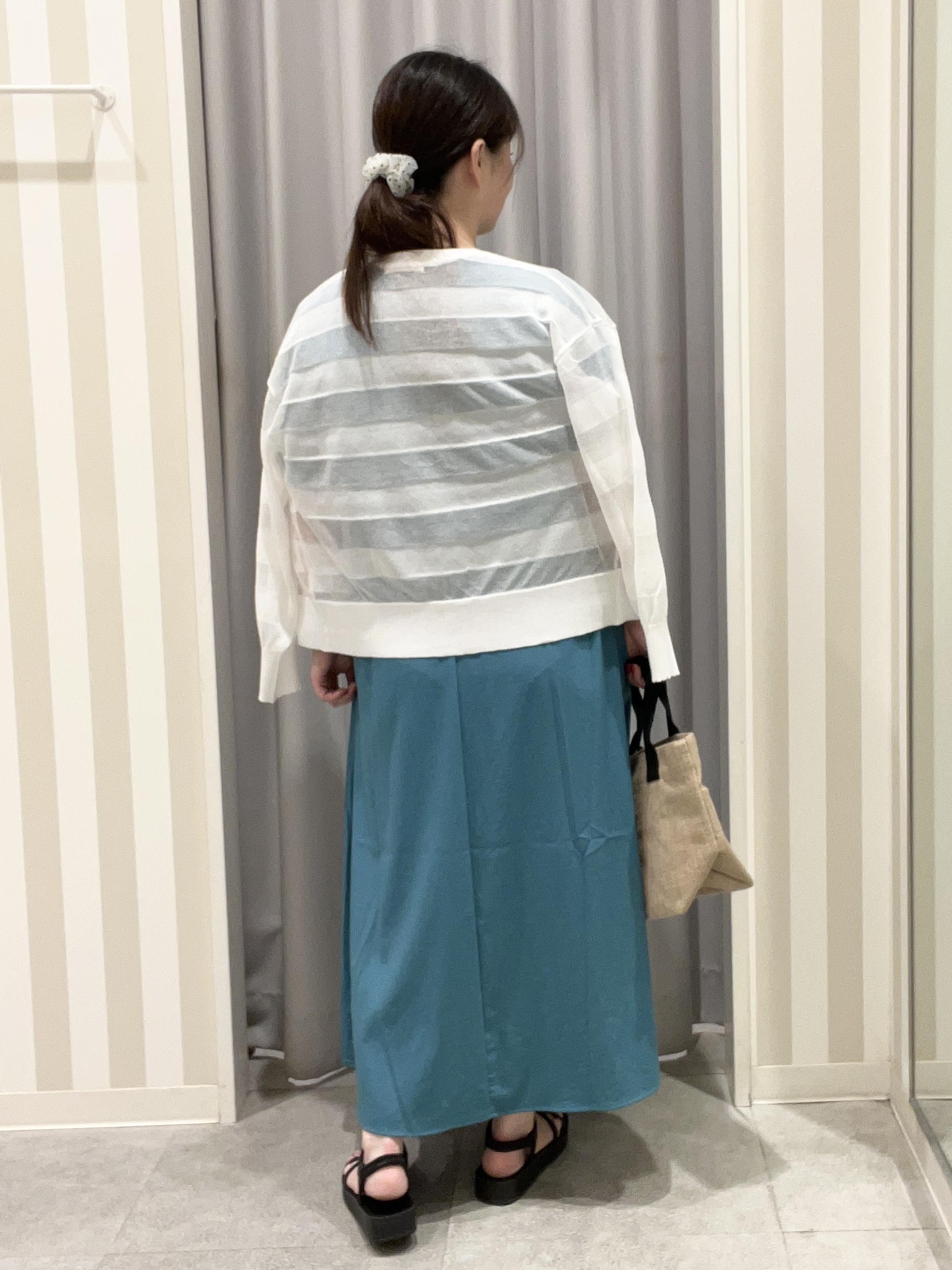 もーりぃさんの「SHOO･LA･RUE｜【洗濯機可/S-LL】涼し気な透け感 日差し冷房対策に シアーボーダーカーディガン」を使ったコーディネート