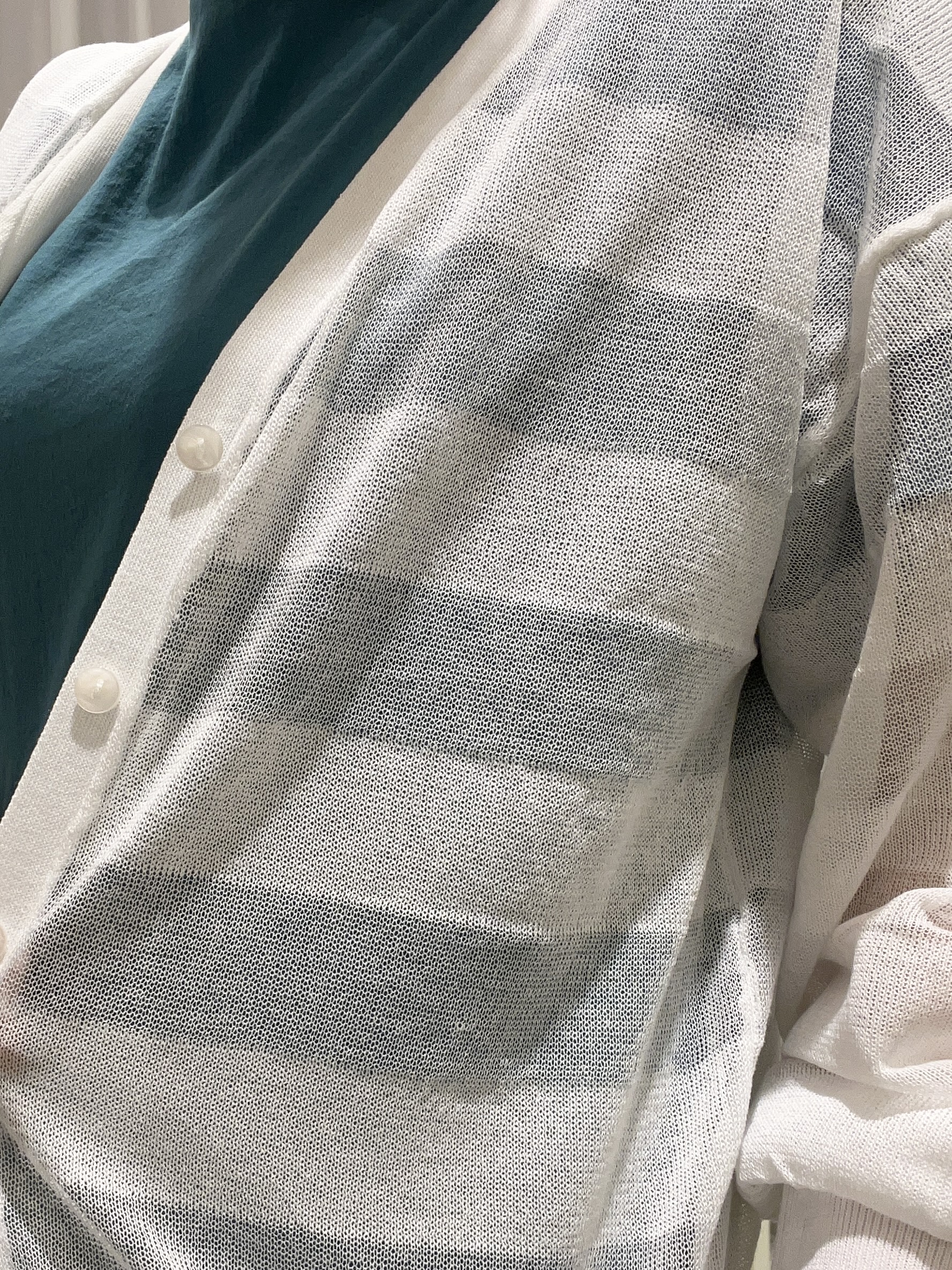 もーりぃさんの「SHOO･LA･RUE｜【洗濯機可/S-LL】涼し気な透け感 日差し冷房対策に シアーボーダーカーディガン」を使ったコーディネート