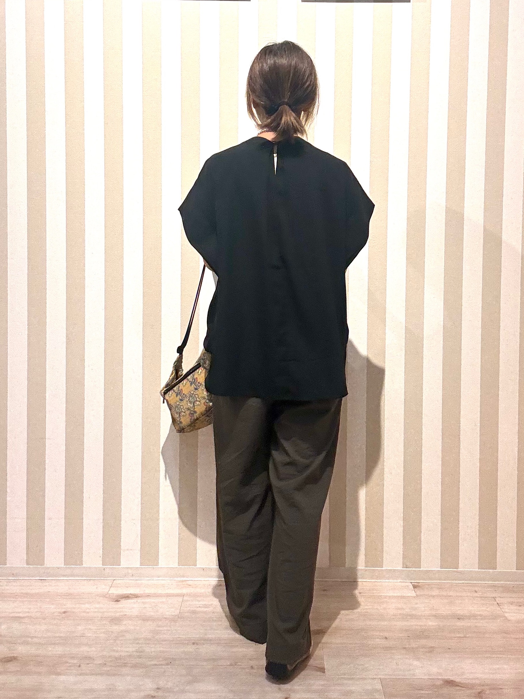 pieceさんの「SHOO･LA･RUE｜【洗濯機可/体型カバー】インしてる風 ふんわり裾バルーントップス」を使ったコーディネート