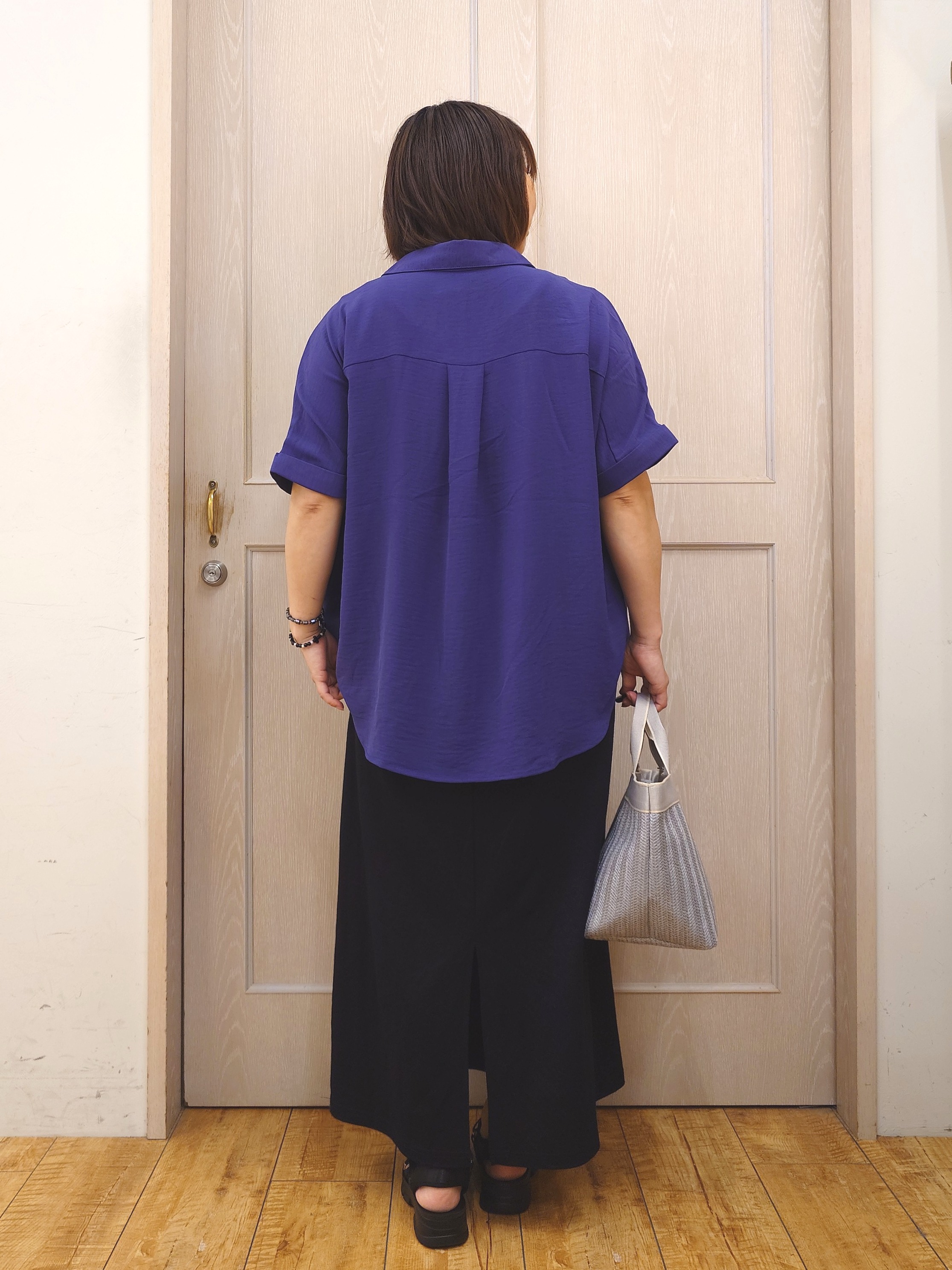 とろろさんの「SHOO･LA･RUE｜【洗濯後しわになりにくい/体型カバー】二の腕も隠せる　お袖ロールアップ半袖シャツ」を使ったコーディネート