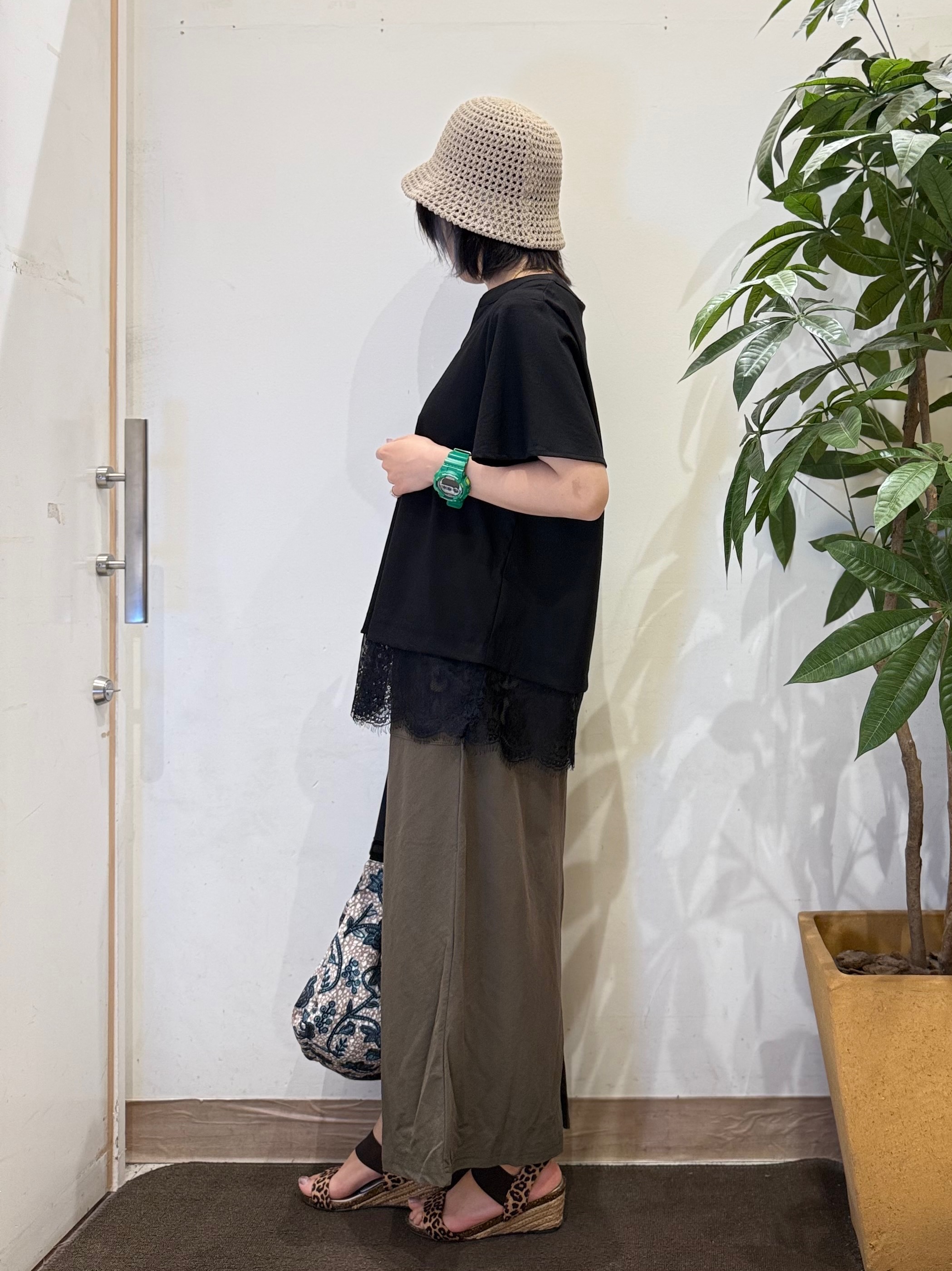 misakiさんの「SHOO･LA･RUE｜【S-LL/洗濯機可】軽凛(かろりん) 楽に着られて上品 裾レーススキッパーブラウス」を使ったコーディネート
