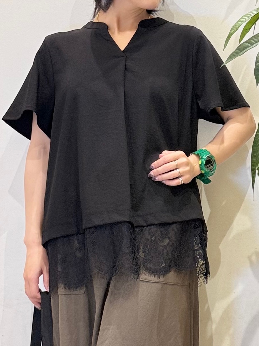 misakiさんの「SHOO･LA･RUE｜【S-LL/洗濯機可】軽凛(かろりん) 楽に着られて上品 裾レーススキッパーブラウス」を使ったコーディネート