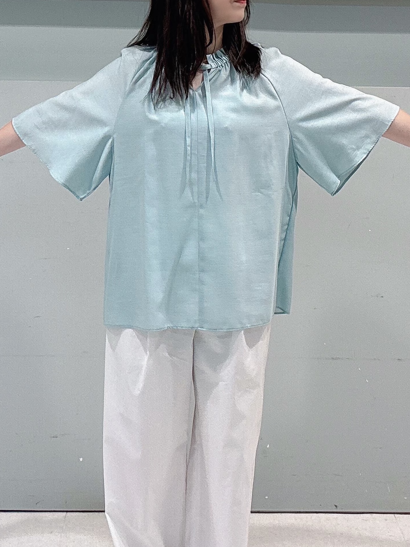makiさんの「UNTITLED｜【シアー/首元フリル】シルキーシフォンブラウス」を使ったコーディネート