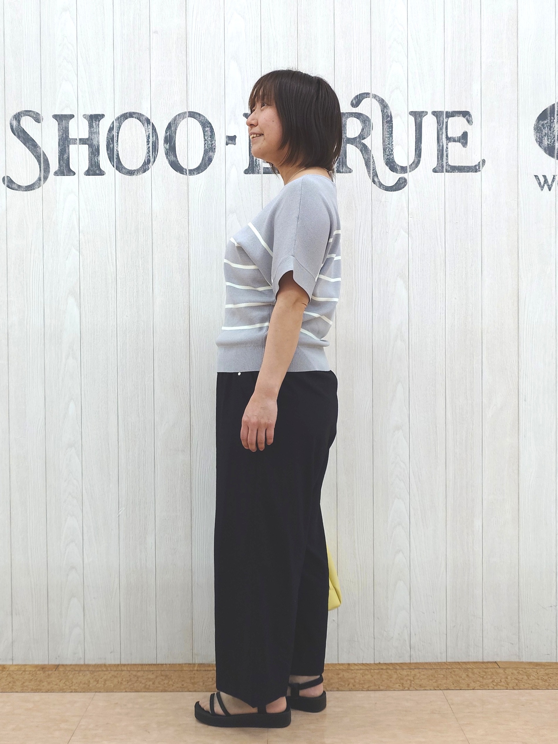 とろろさんの「SHOO･LA･RUE｜【毎日洗える/UV】二の腕隠れる さらっとドルマン半袖ニット」を使ったコーディネート