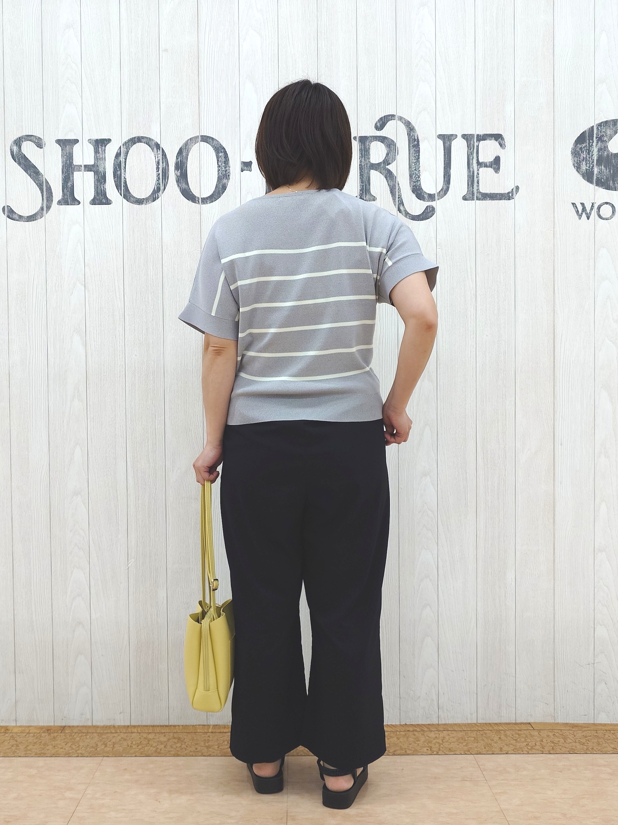 とろろさんの「SHOO･LA･RUE｜【毎日洗える/UV】二の腕隠れる さらっとドルマン半袖ニット」を使ったコーディネート