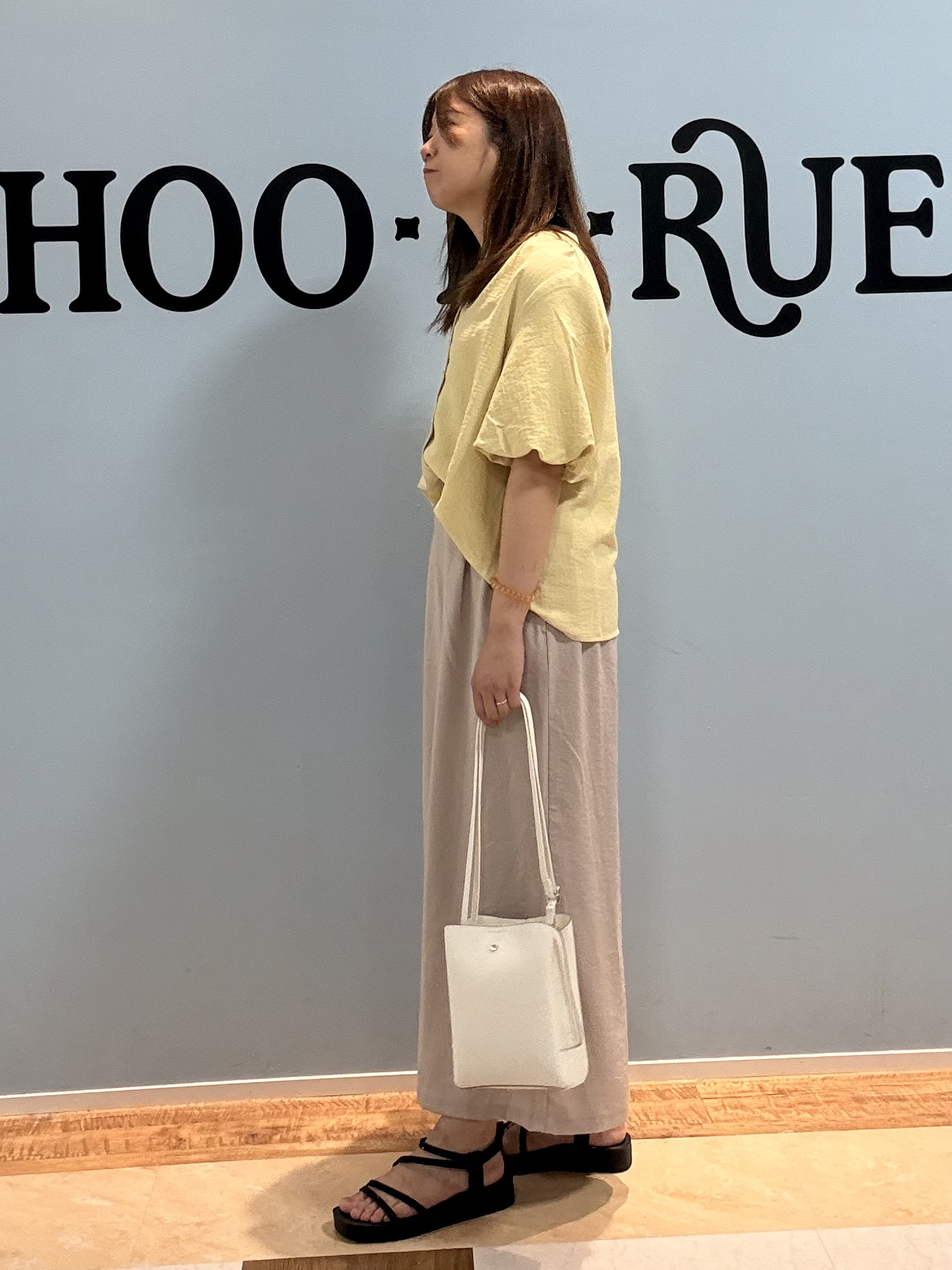 Naaatsuさんの「SHOO･LA･RUE｜【洗濯機可】バルーンスリーブで二の腕カバー キーネック5分袖ブラウス」を使ったコーディネート