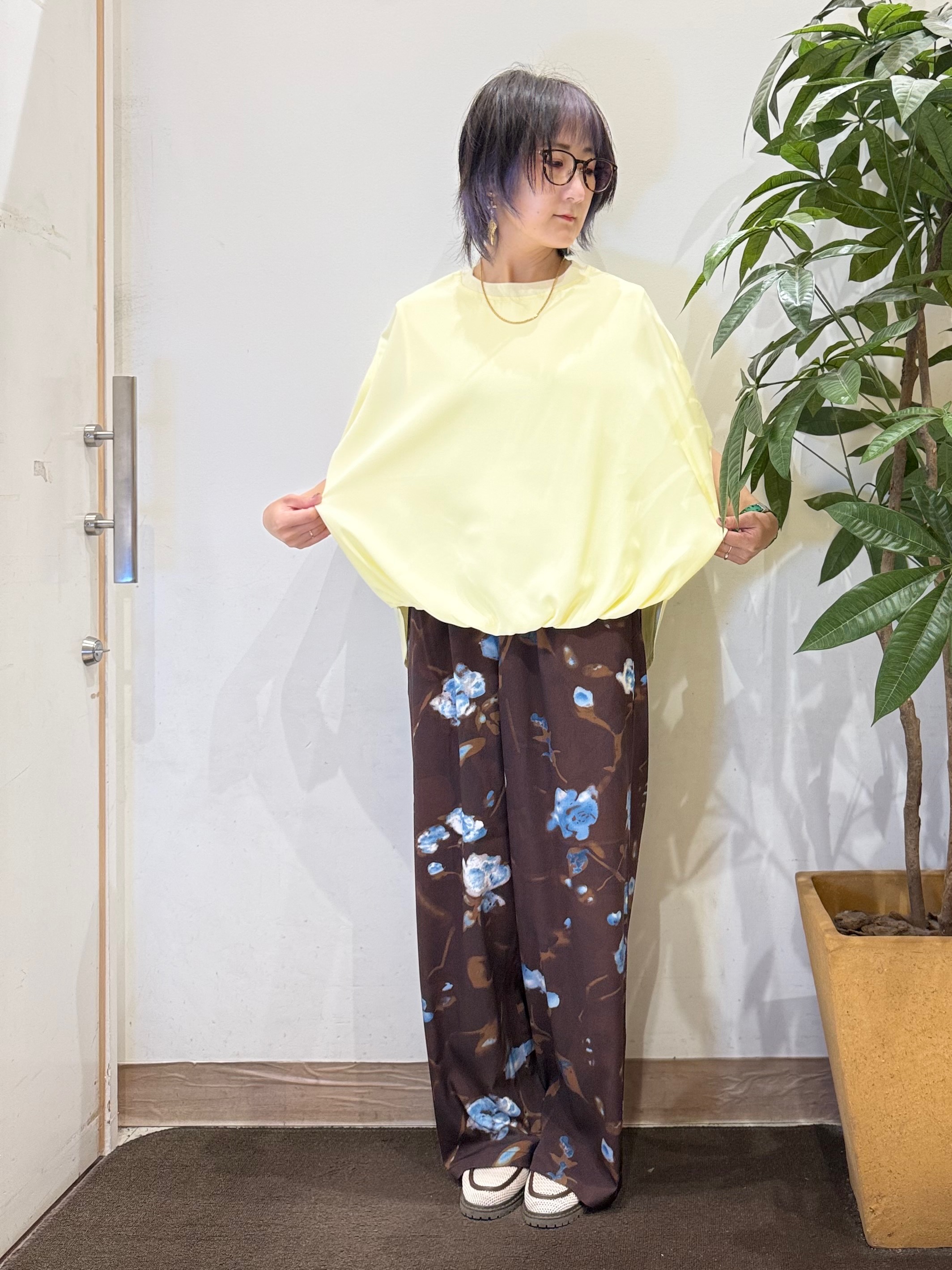 misakiさんの「SHOO･LA･RUE｜【洗濯機可/体型カバー】インしてる風 ふんわり裾バルーントップス」を使ったコーディネート