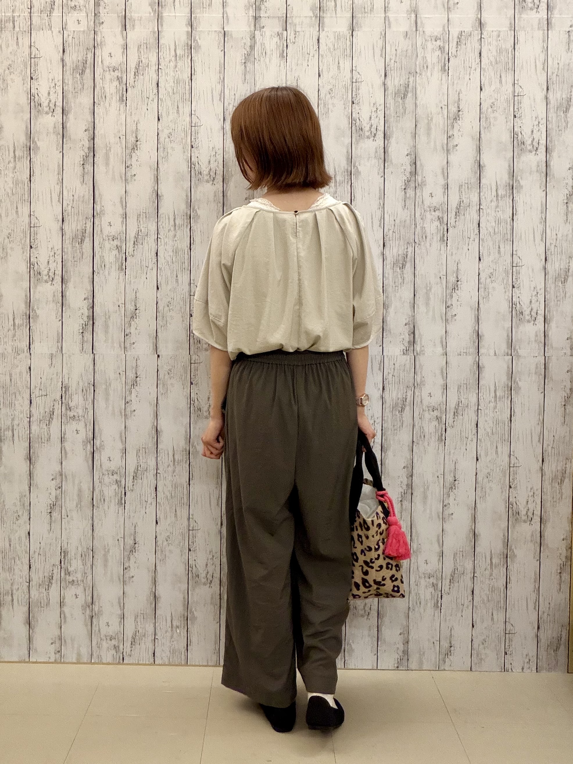 さやかさんの「SHOO･LA･RUE｜【S-LL/洗濯機可/セットアップ可】軽凛(かろりん) タックブラウス」を使ったコーディネート