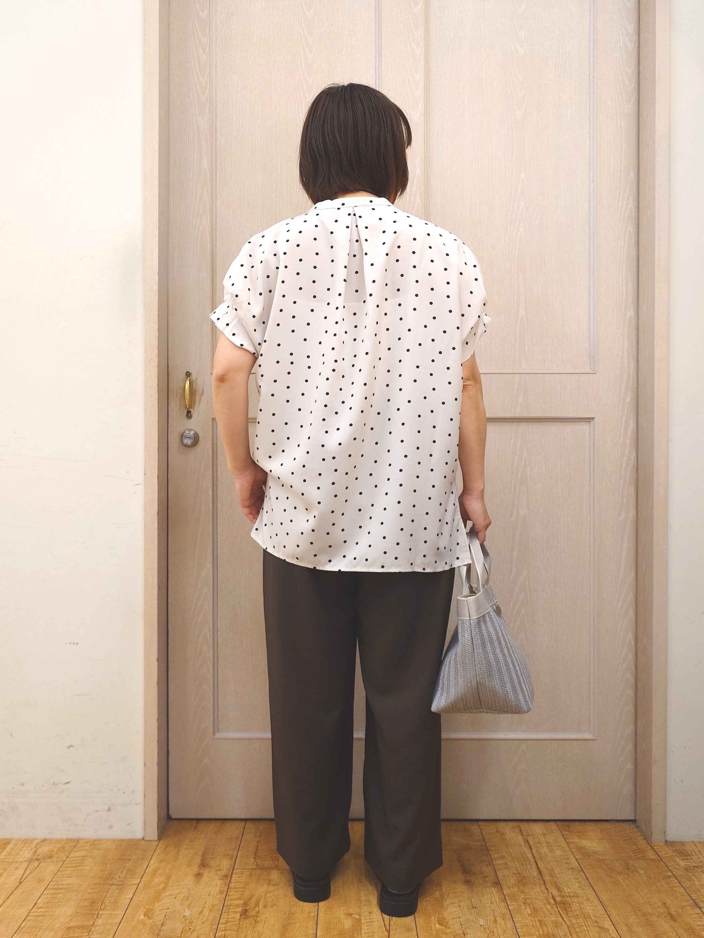 とろろさんの「SHOO･LA･RUE｜【洗濯機可／洗濯後しわになりにくい】大人の甘さをプラスする ドット柄袖タックブラウス」を使ったコーディネート