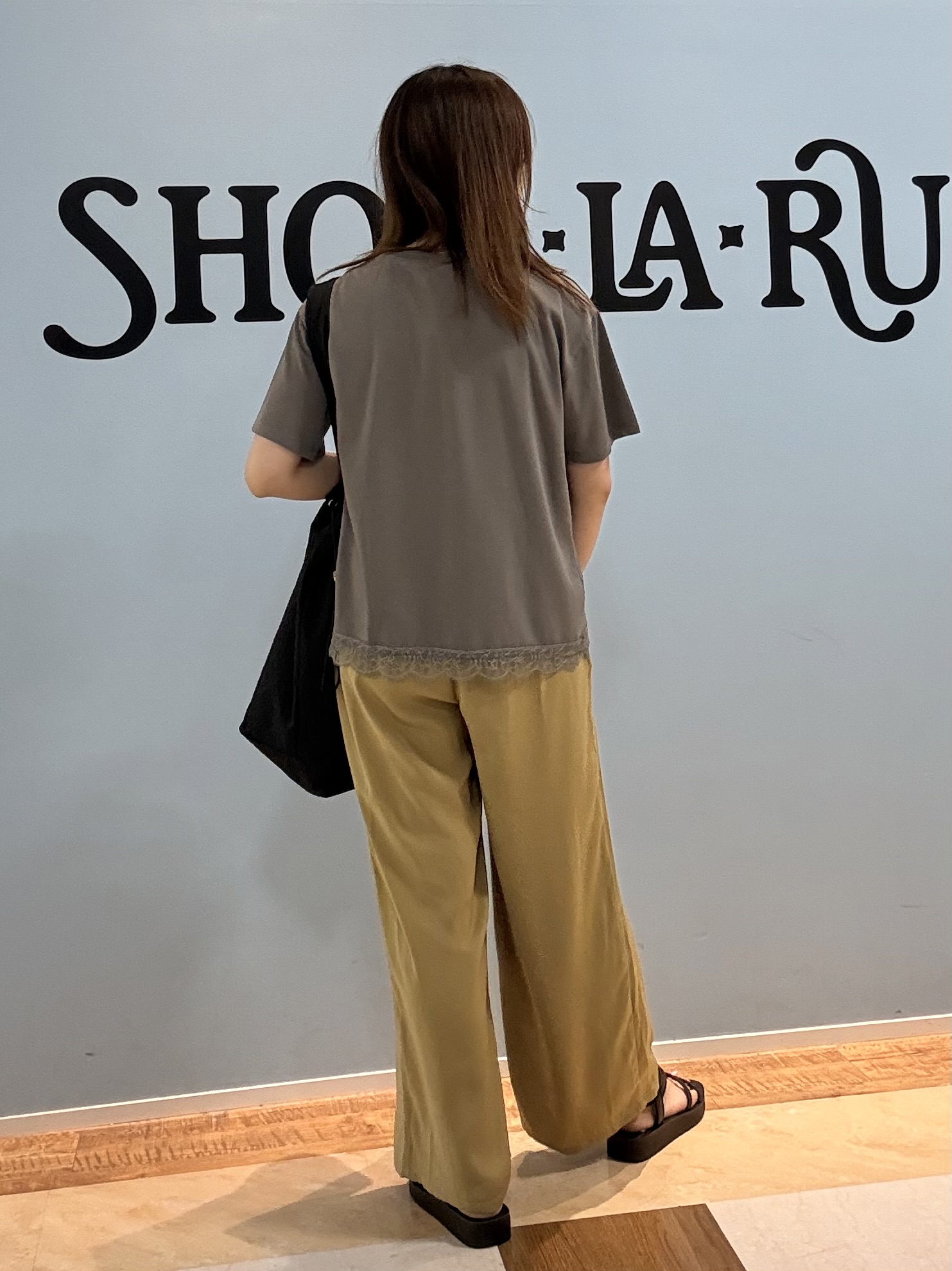 Naaatsuさんの「SHOO･LA･RUE｜【UV/S-LL/洗濯機可】真夏に着たい裾レースが女性らしさをプラスする プリントアソートTシャツ」を使ったコーディネート
