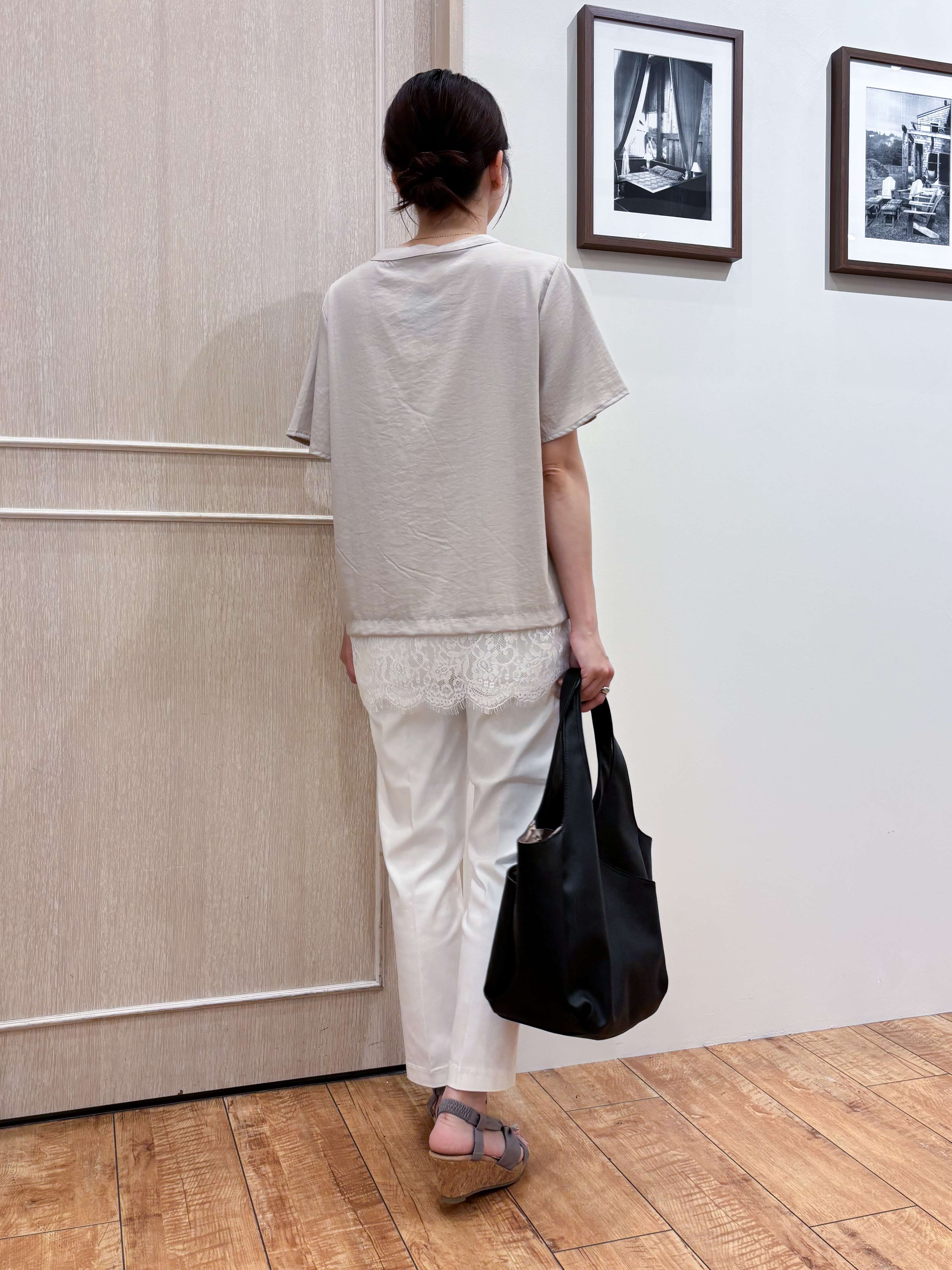 なみさんの「SHOO･LA･RUE｜【S-LL/洗濯機可】軽凛(かろりん) 楽に着られて上品 裾レーススキッパーブラウス」を使ったコーディネート