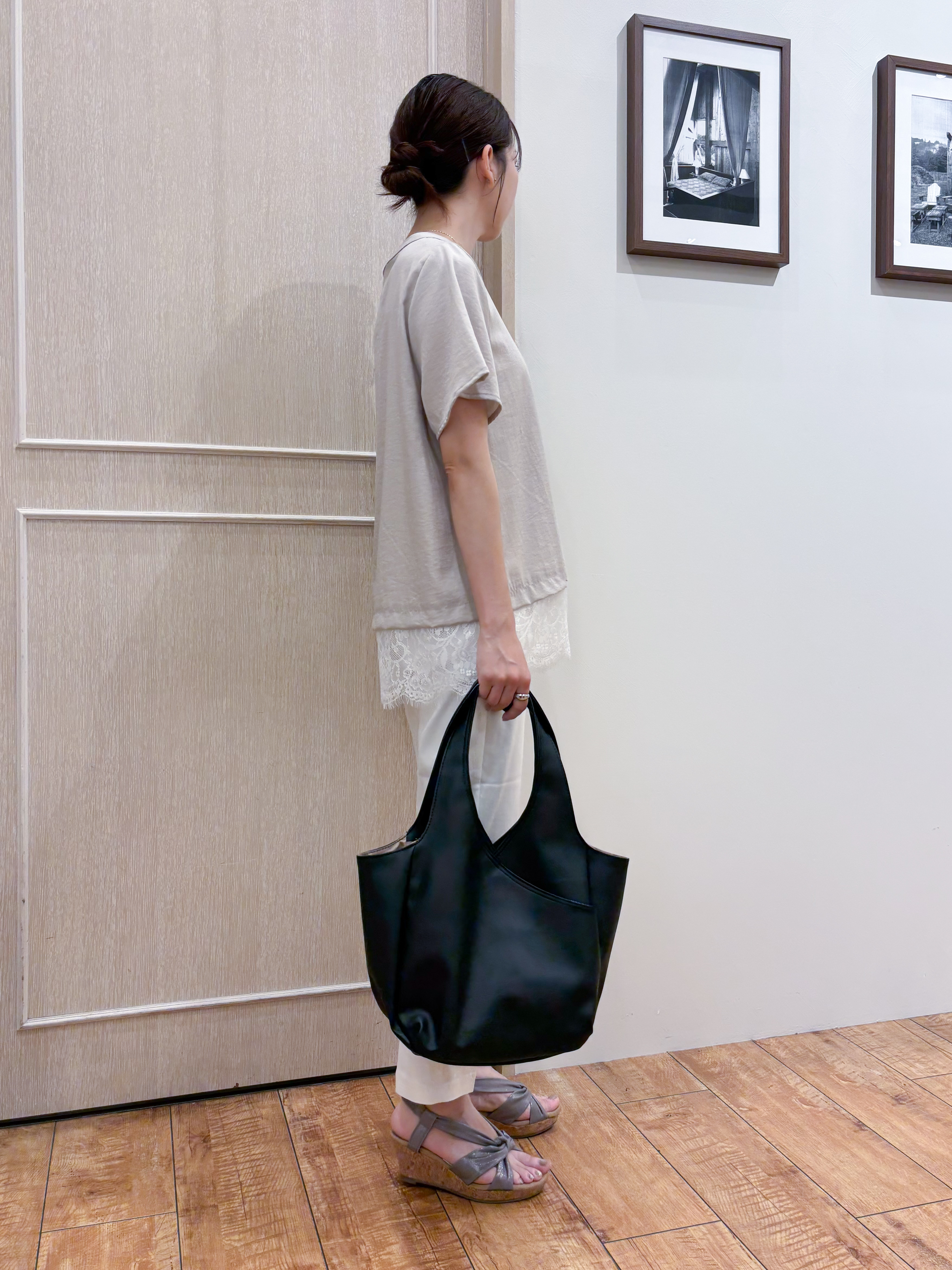なみさんの「SHOO･LA･RUE｜【S-LL/洗濯機可】軽凛(かろりん) 楽に着られて上品 裾レーススキッパーブラウス」を使ったコーディネート