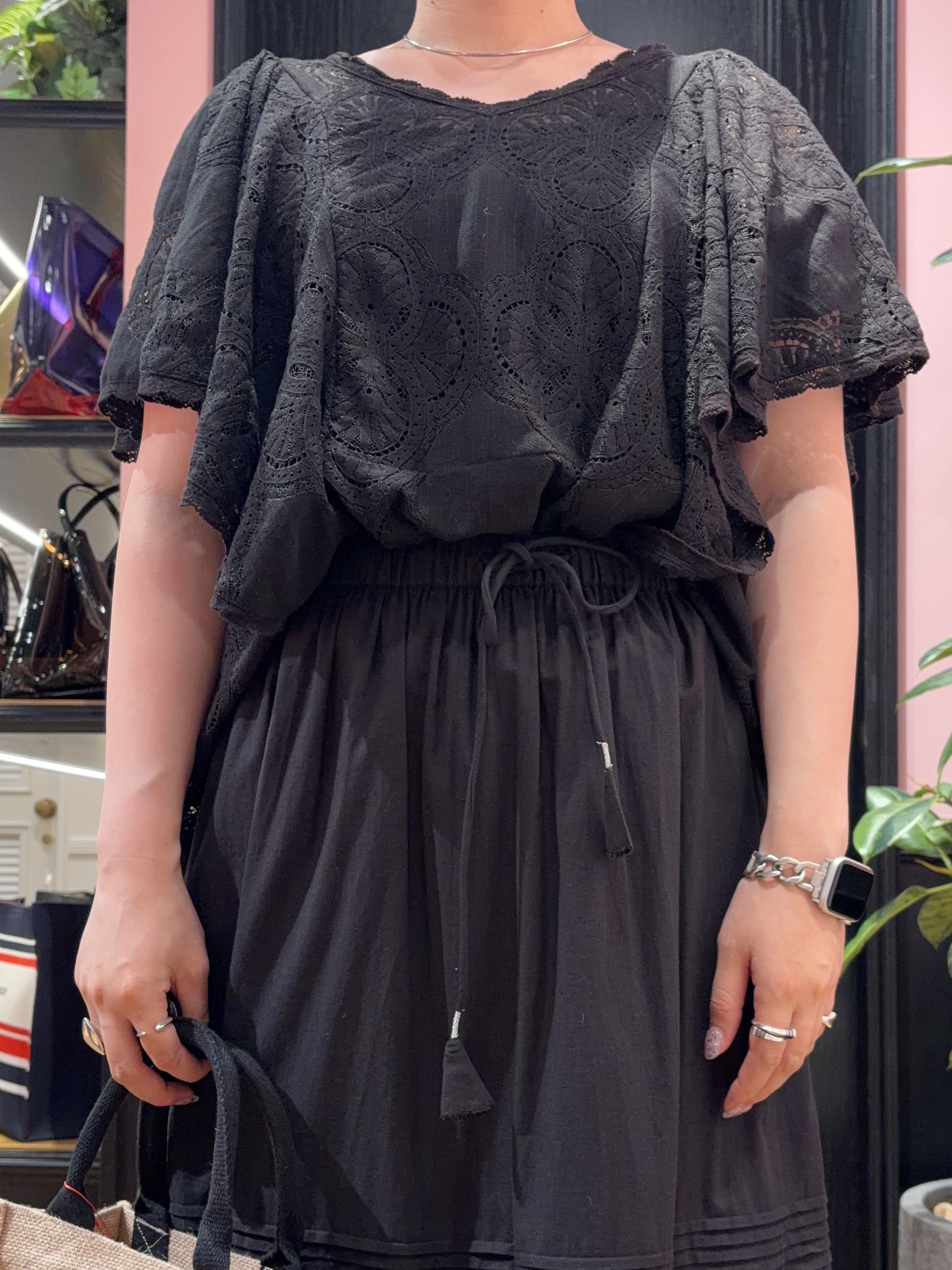 SAKAIさんの「DRESSTERIOR｜ラッセルレース ブラウス」を使ったコーディネート