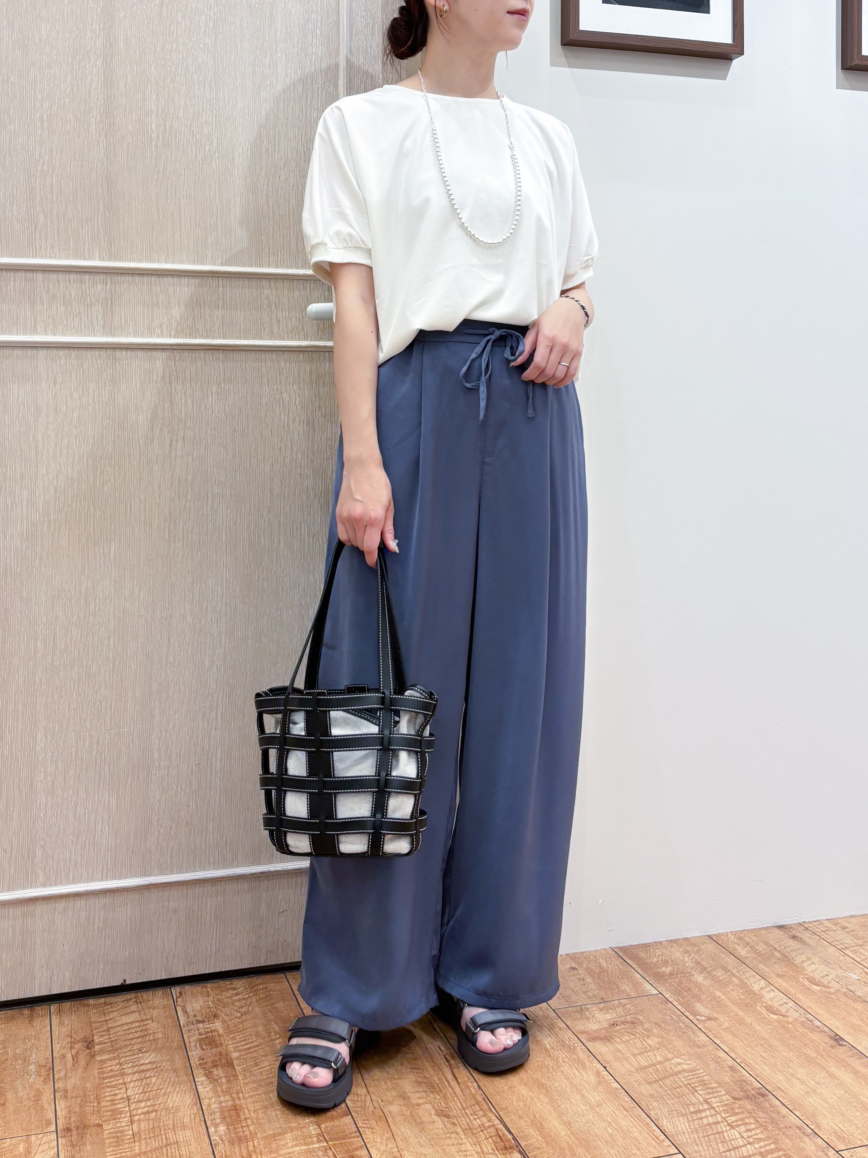 なみさんの「SHOO･LA･RUE｜【洗濯後しわになりにくい】インせず着られる さらっとタッチのドルマンブラウス」を使ったコーディネート