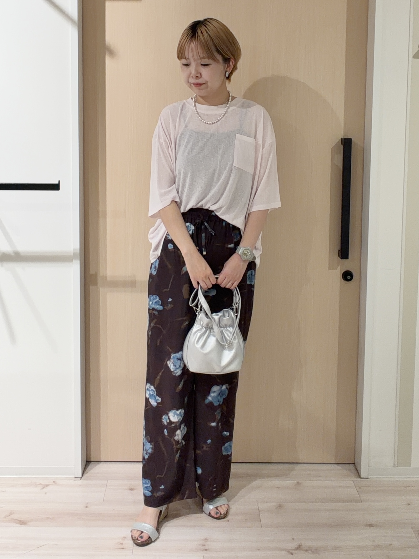 ひらしーさんの「SHOO･LA･RUE｜【S-LL/洗濯機可/体型カバー】ゆるっとこなれる 大人のシアースラブTシャツ」を使ったコーディネート