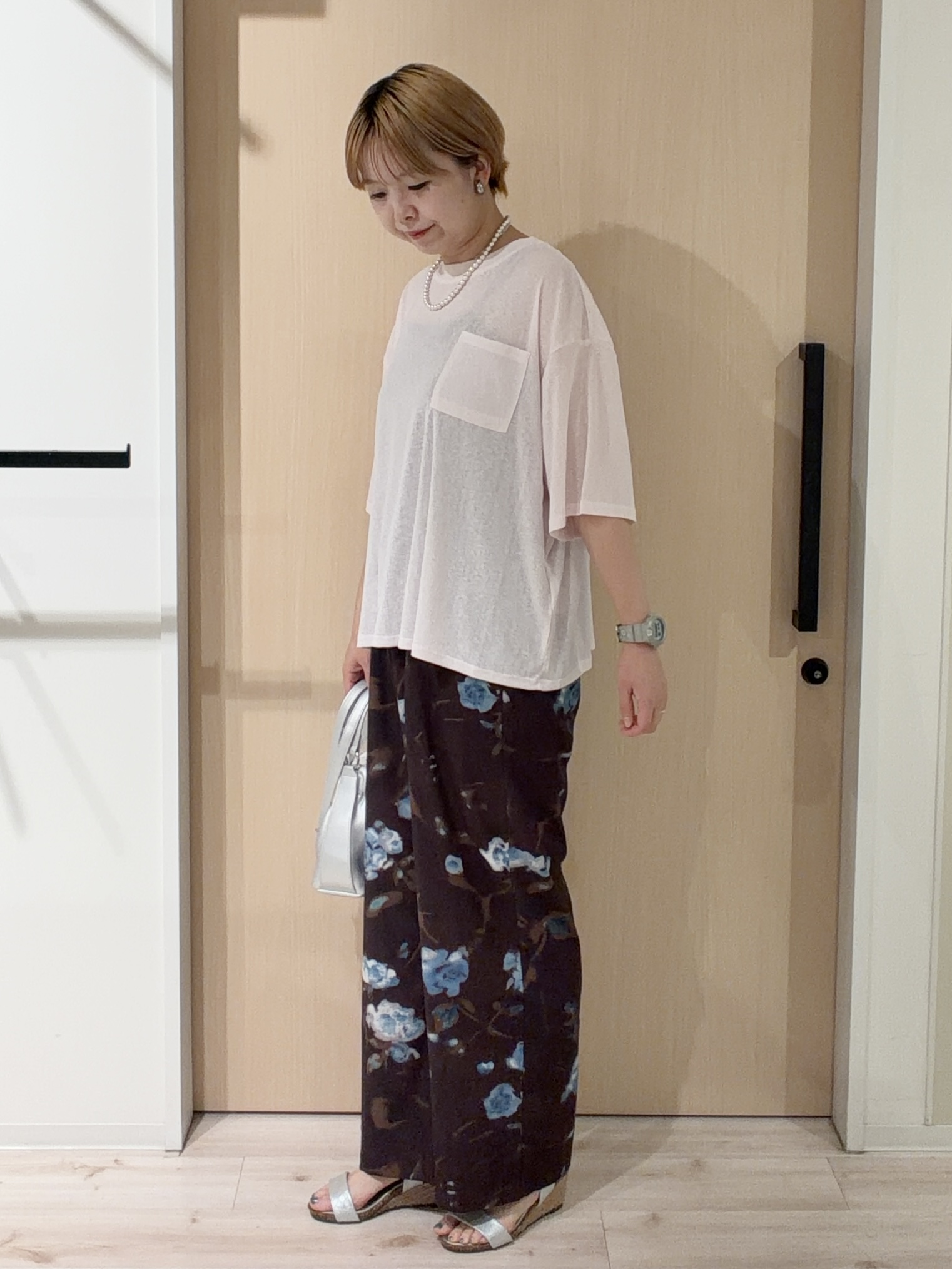 ひらしーさんの「SHOO･LA･RUE｜【S-LL/洗濯機可/体型カバー】ゆるっとこなれる 大人のシアースラブTシャツ」を使ったコーディネート